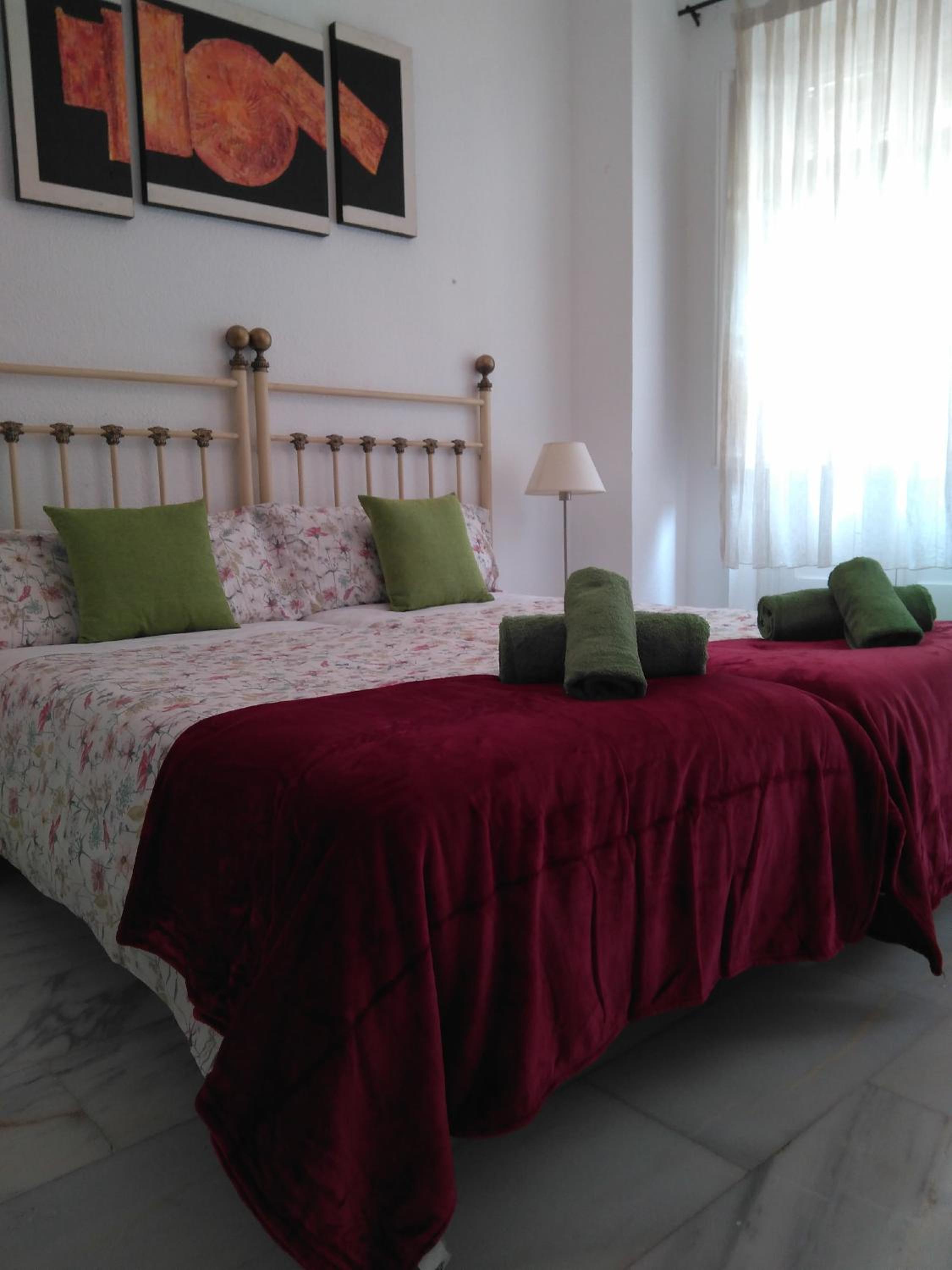 Studio Apartment - Photo 2