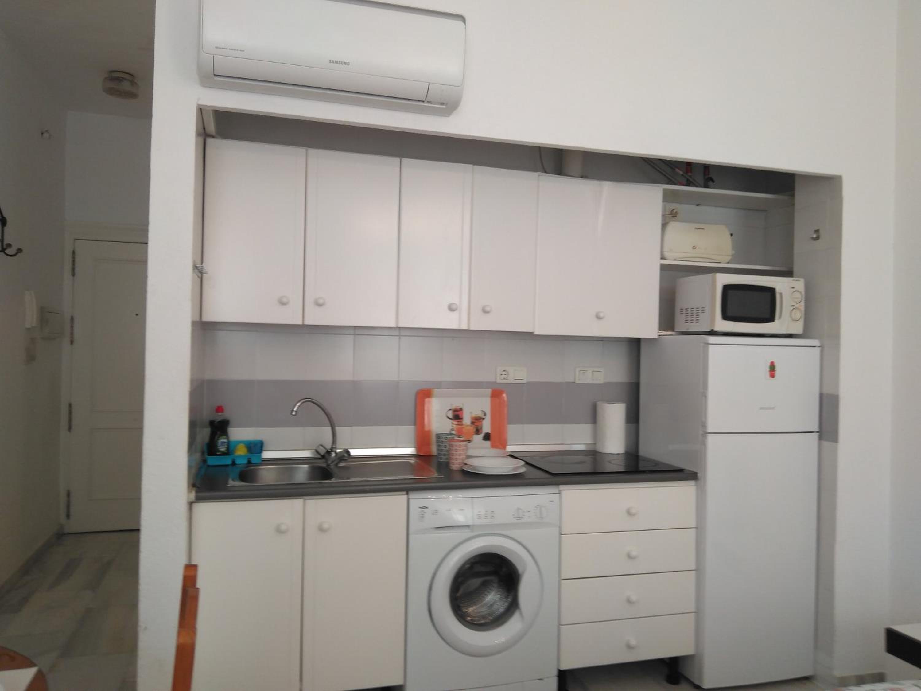 Studio Apartment - Photo 11