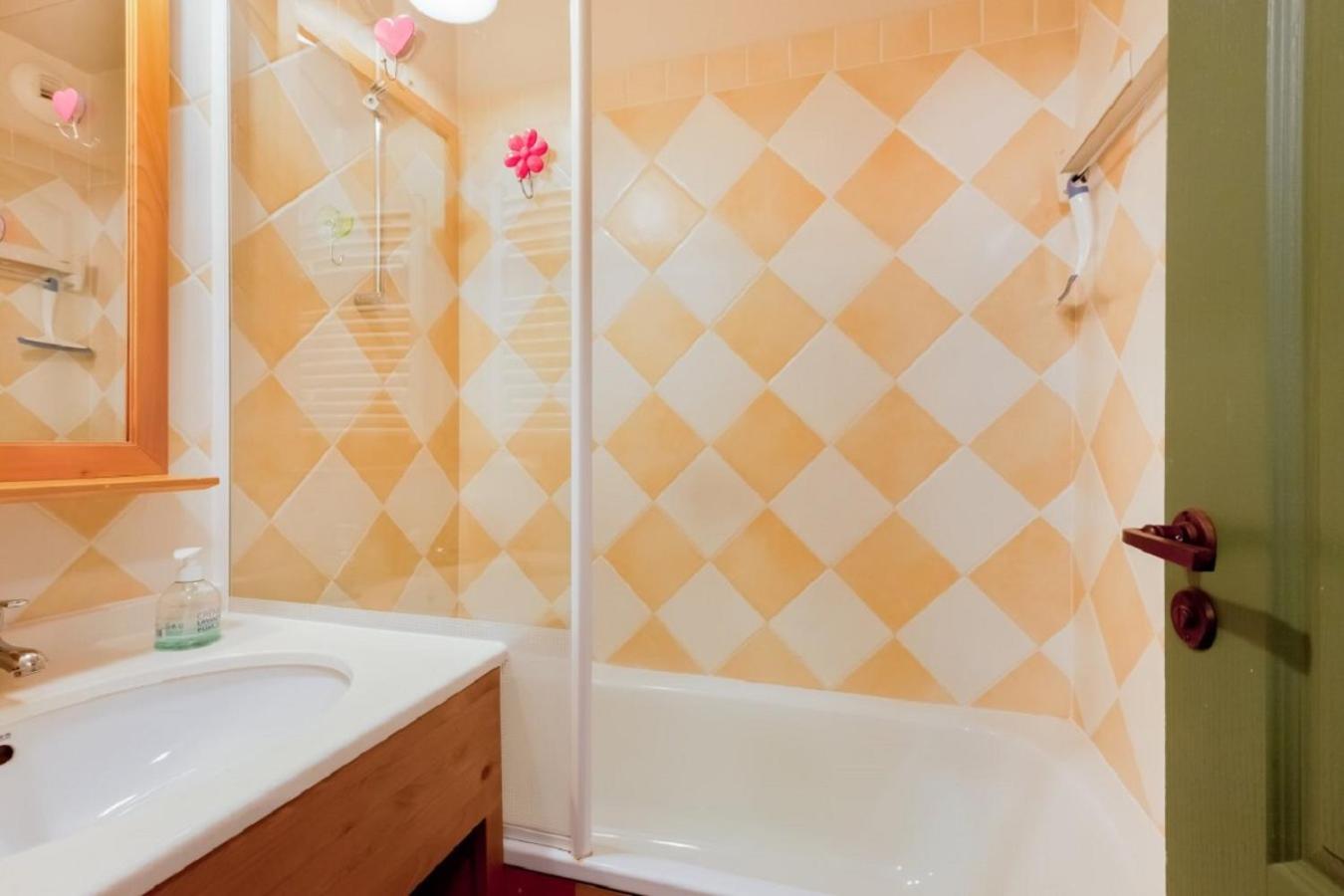 Select One-Bedroom Apartment (6 People) photo 1