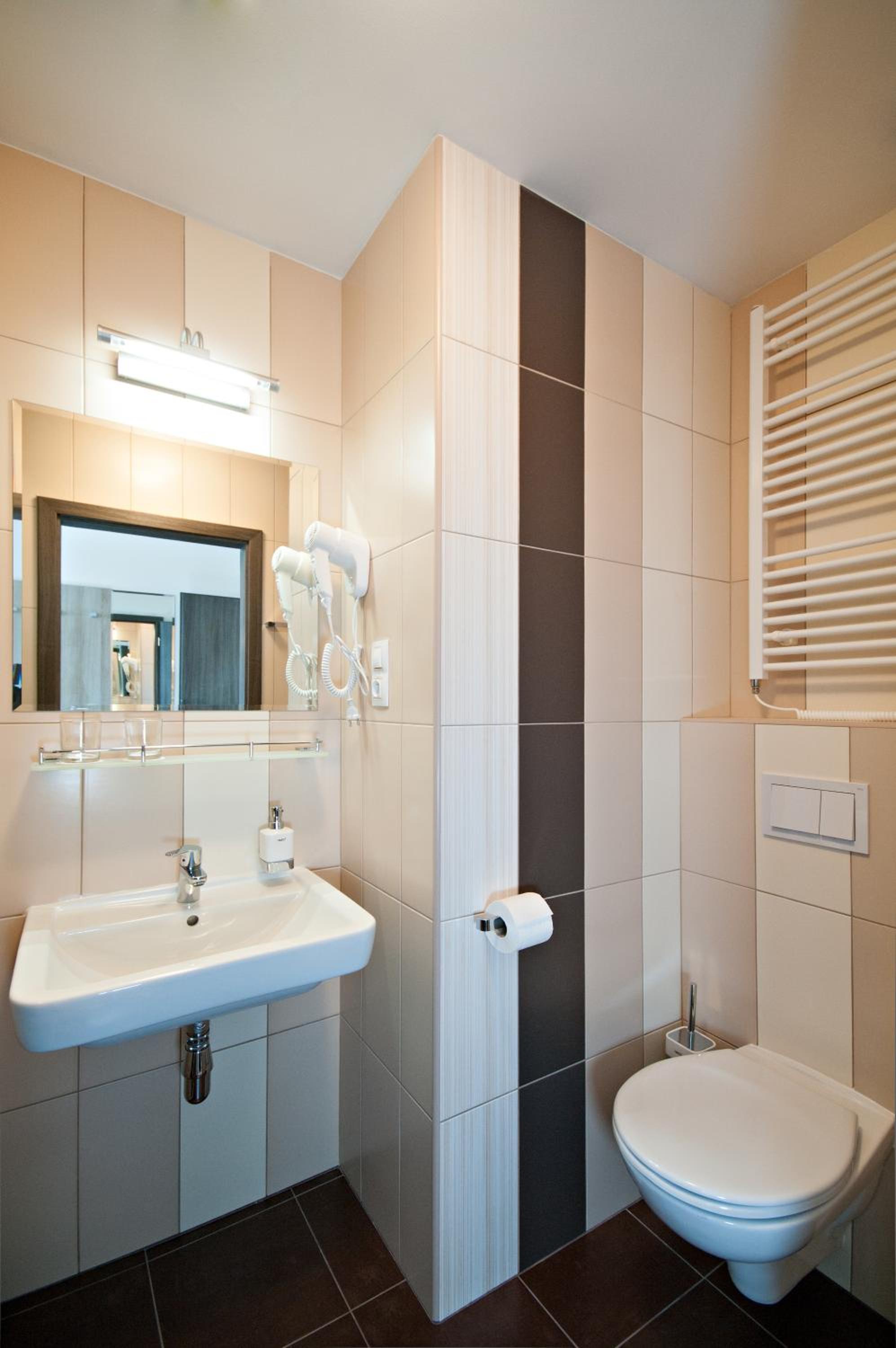 Standard Twin Room - Photo 5