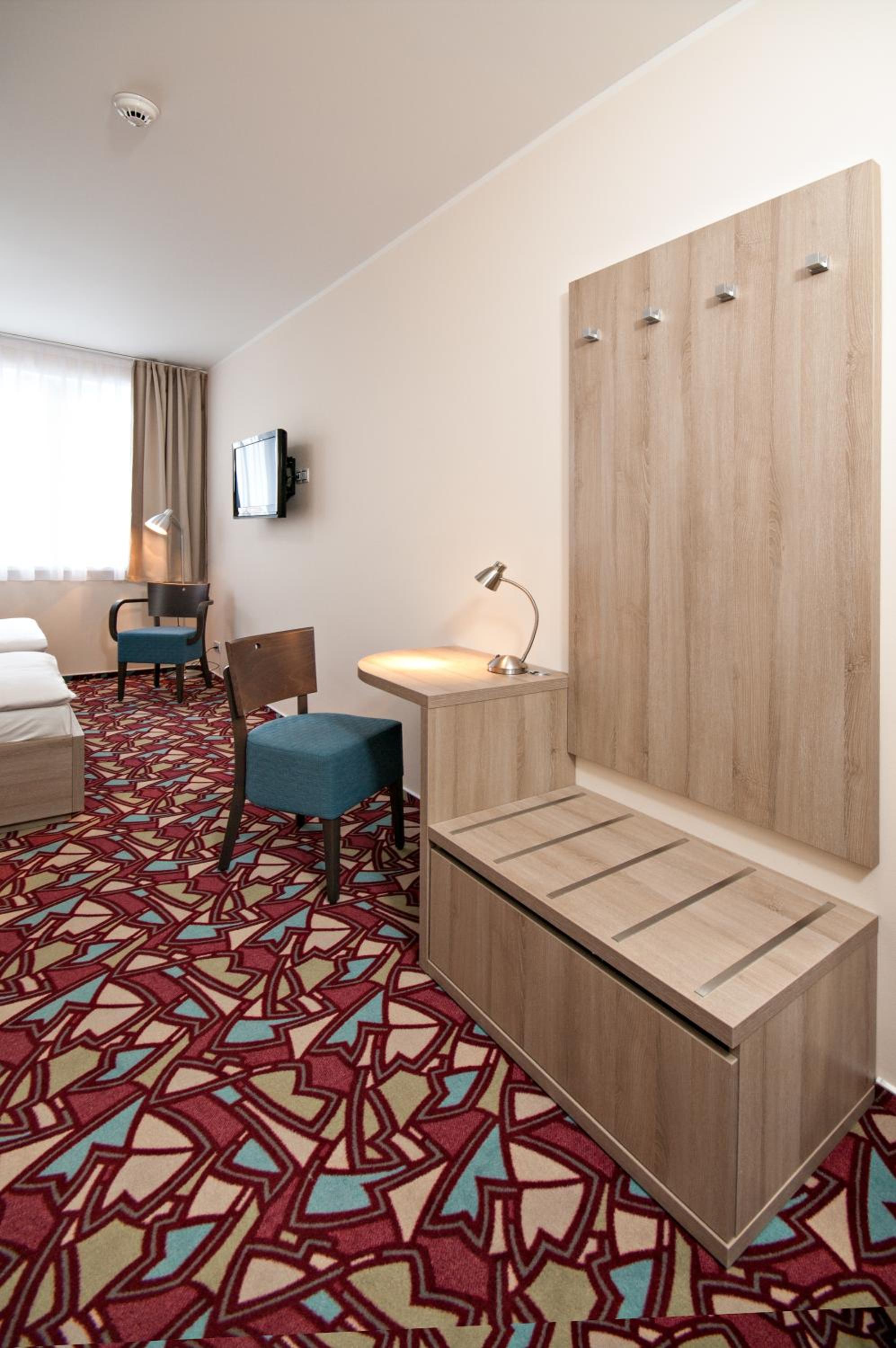 Standard Twin Room - Photo 6