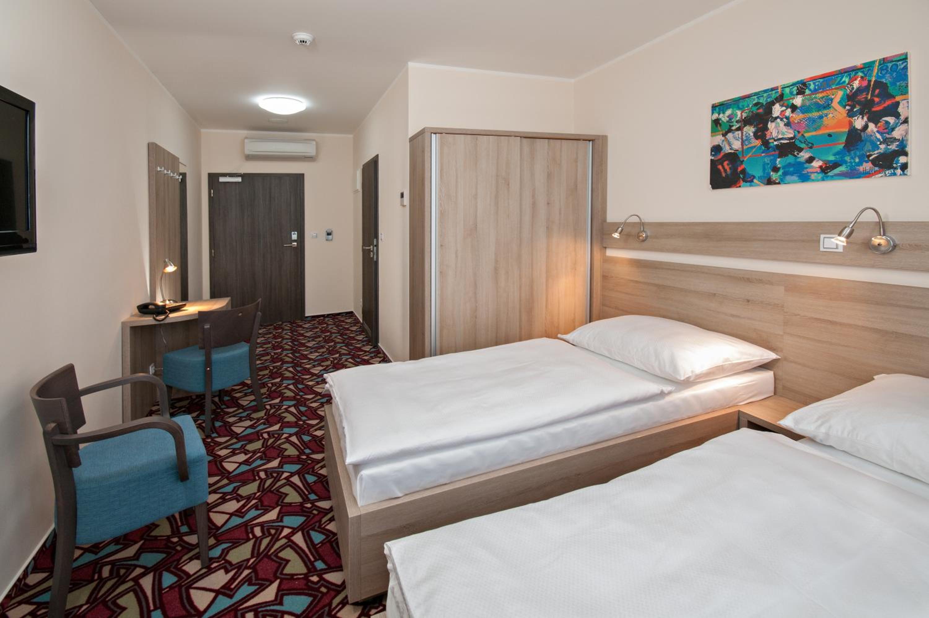 Standard Twin Room - Photo 3