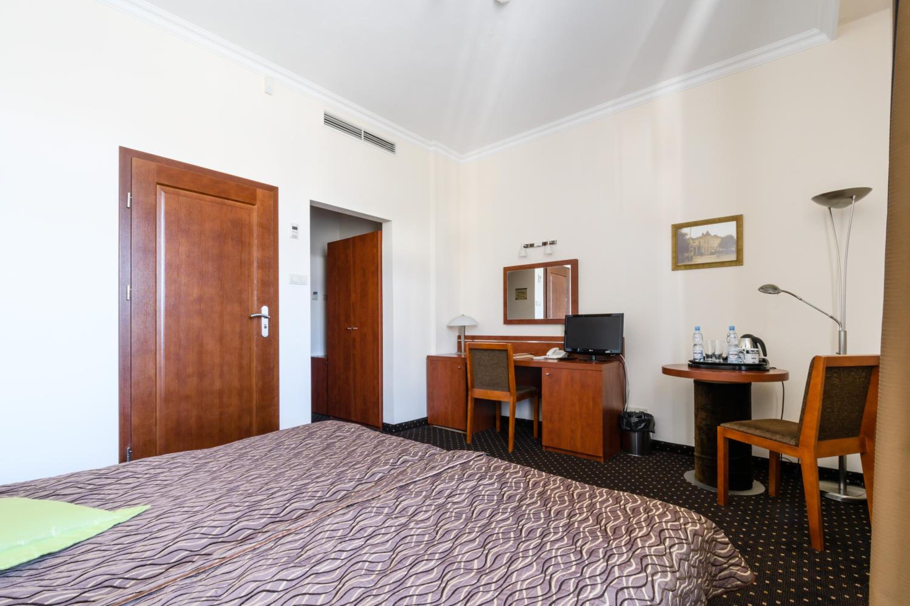 Double or Twin Room - Photo 4