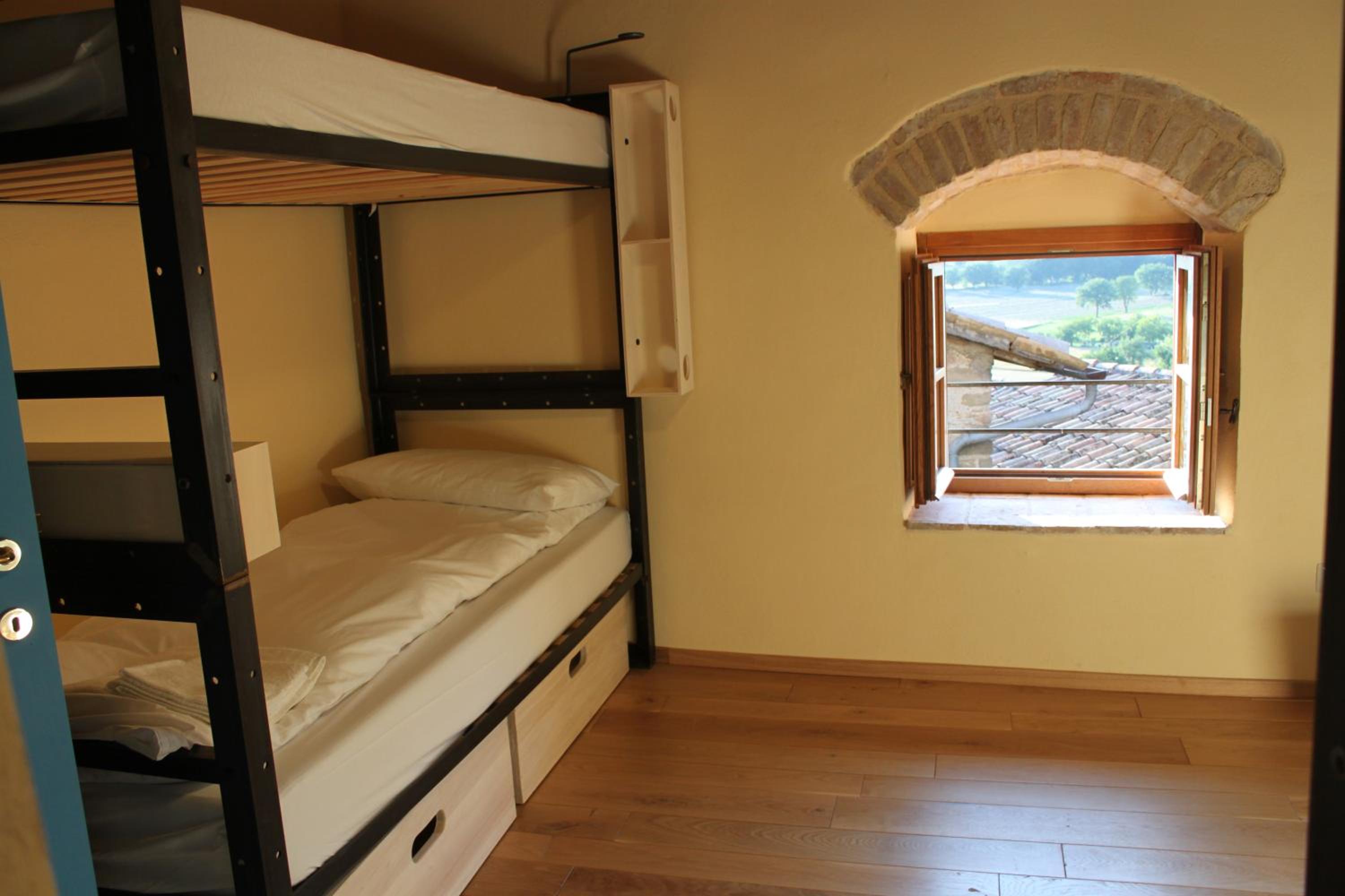 Bed in 4-Bed Dormitory Room, photo 7