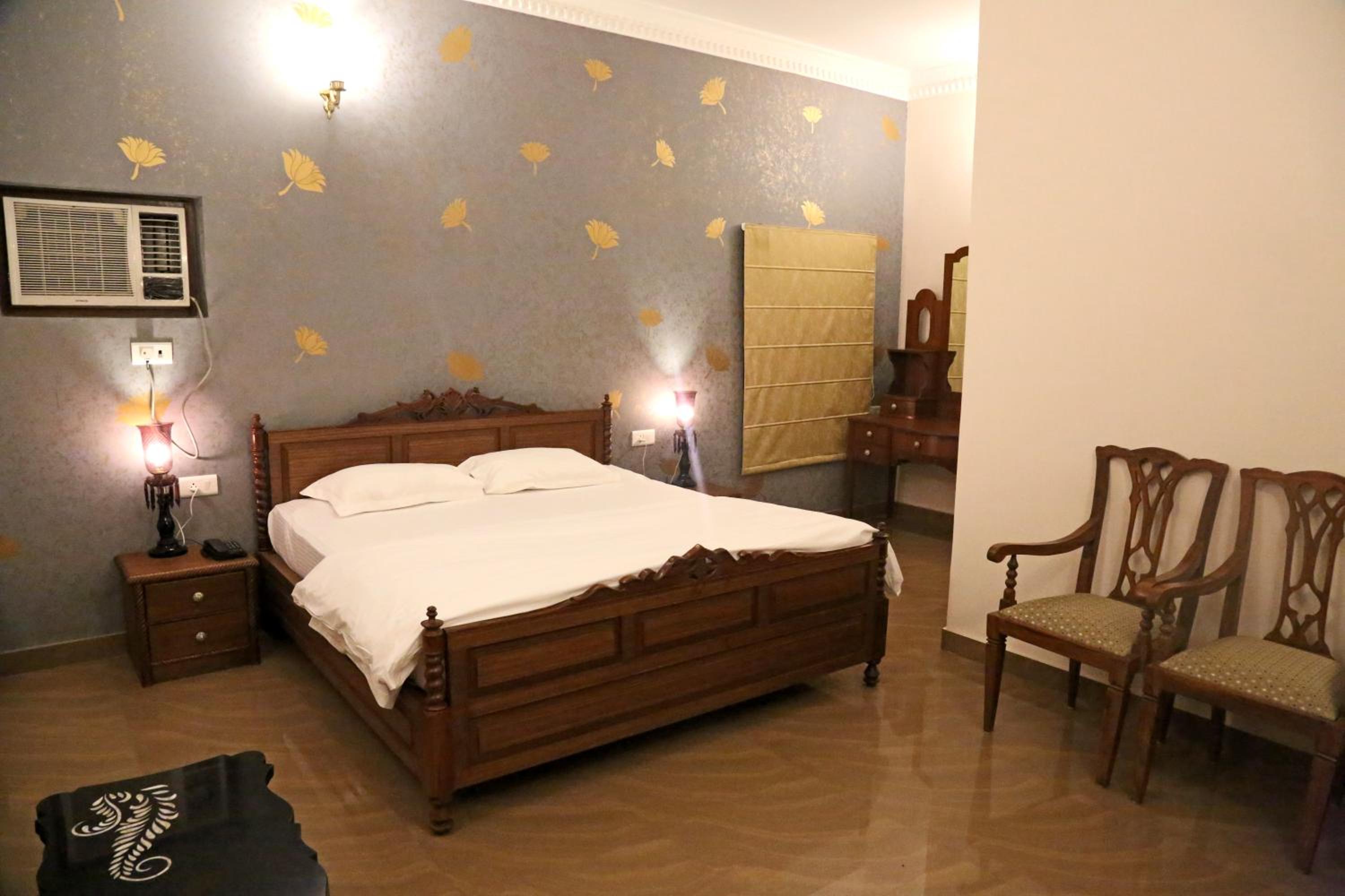 Deluxe King Suite - Photo 1