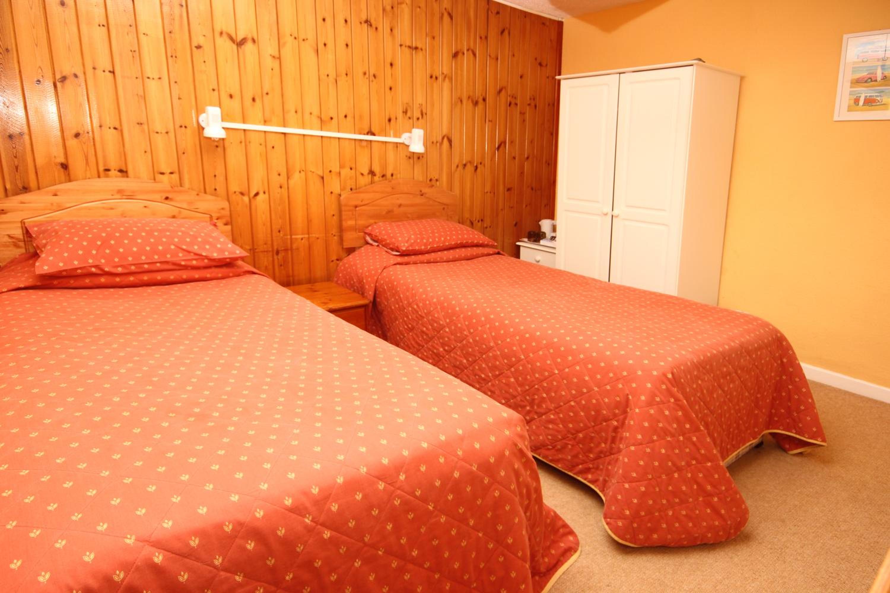 Twin Room with Private Bathroom