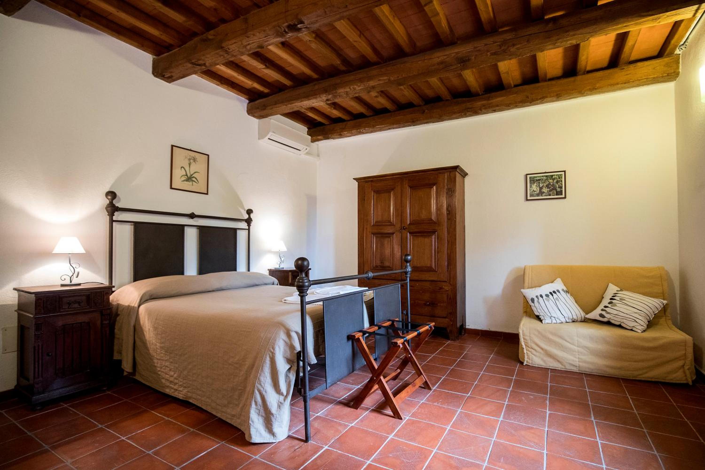 Double Room - Photo 5