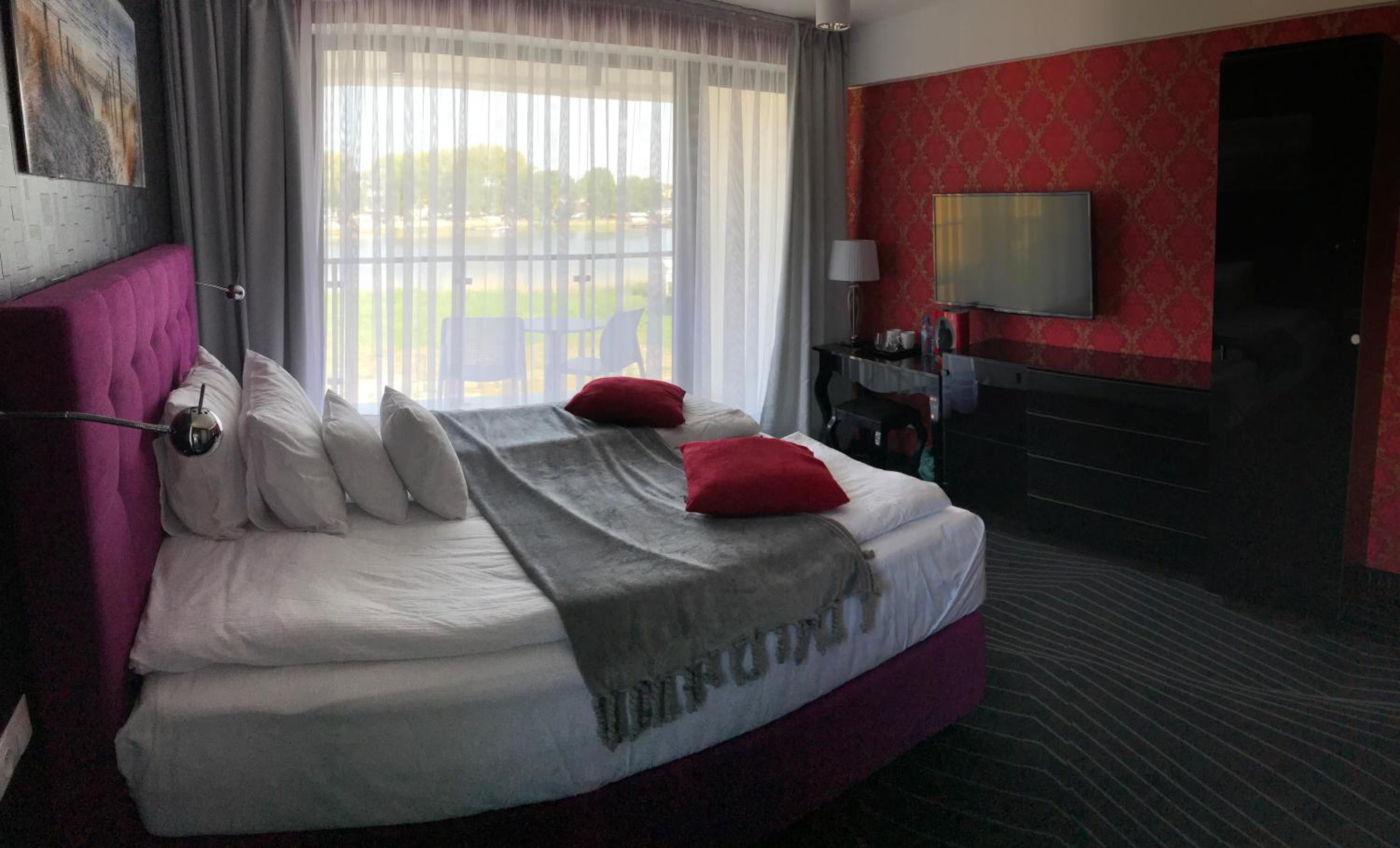 Deluxe Double Room with Balcony photo 3