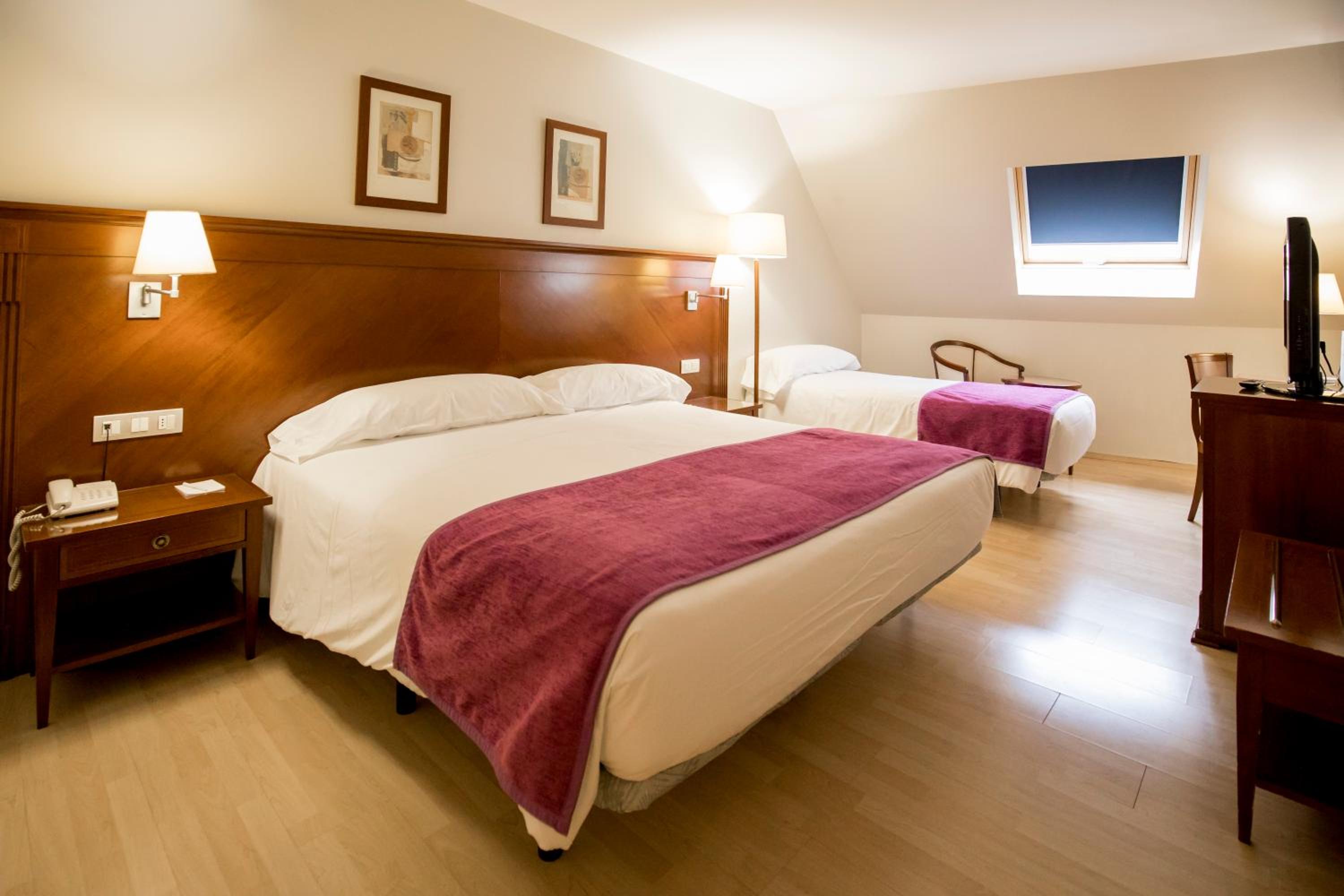 Triple Room (2 Adults + 1 Child) photo 3