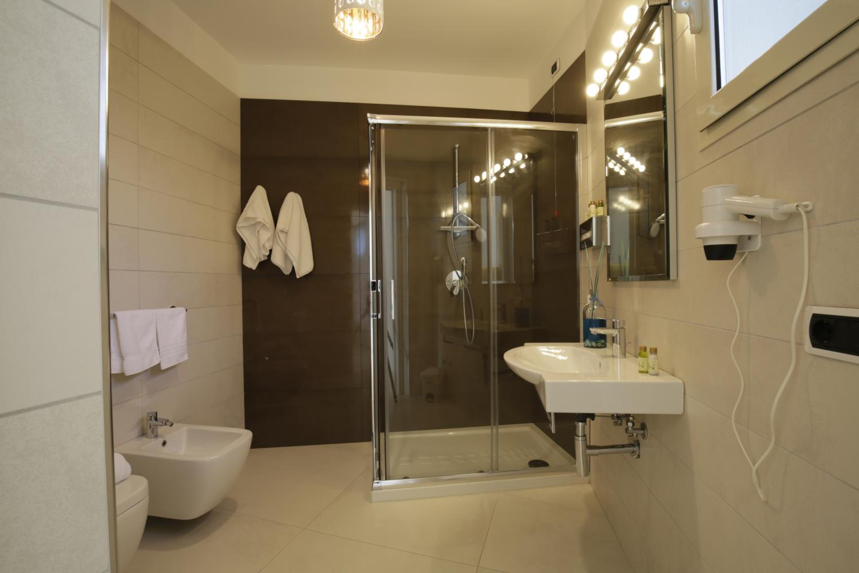 Deluxe Double Room with Patio photo 3