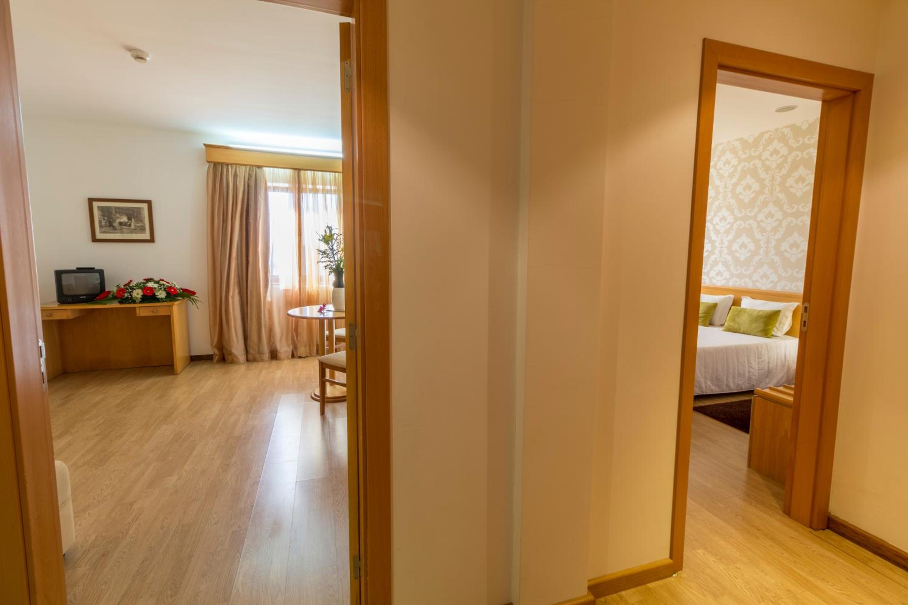 Suite - Photo 3