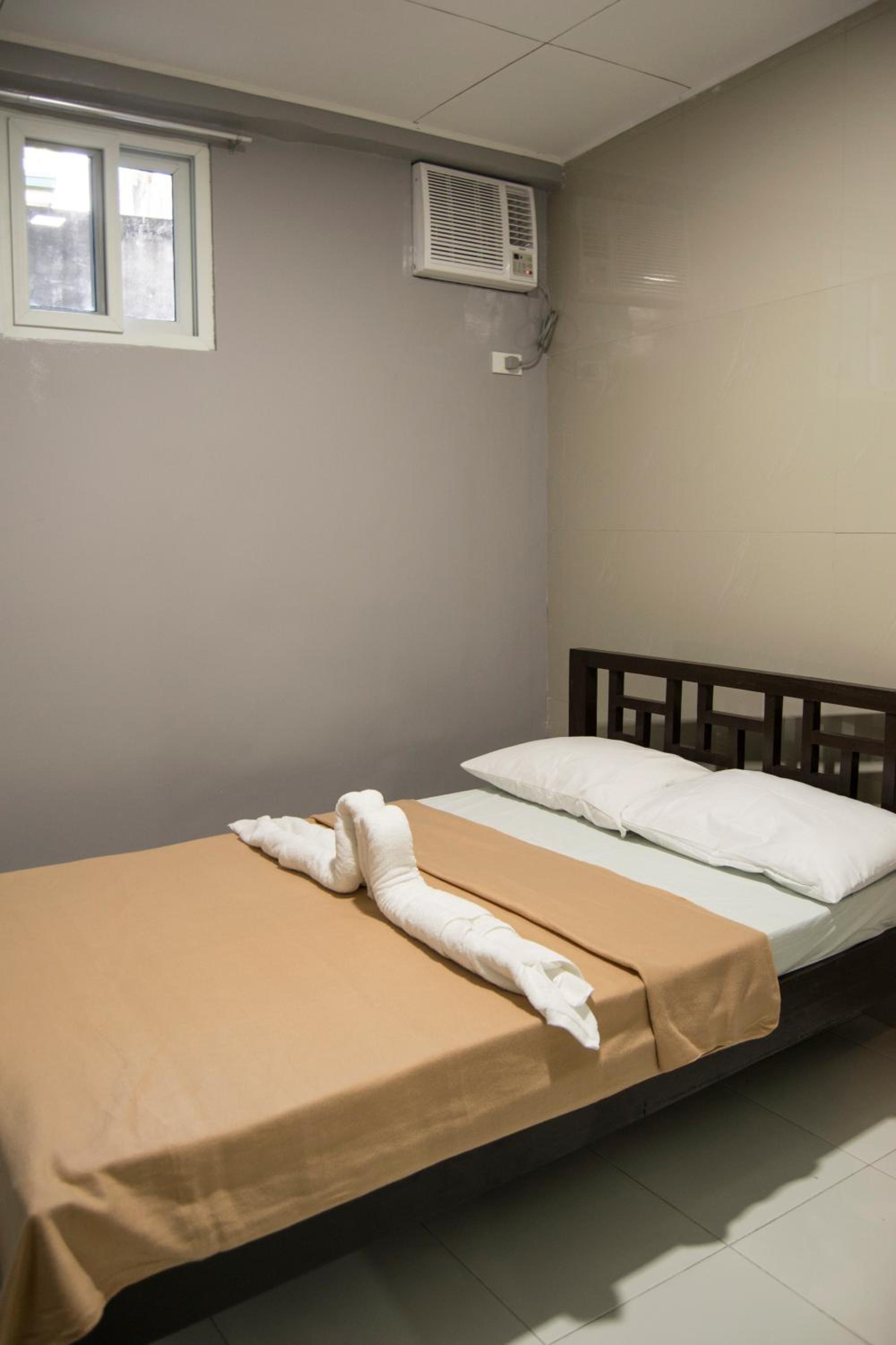 Budget Double Room - Photo 4
