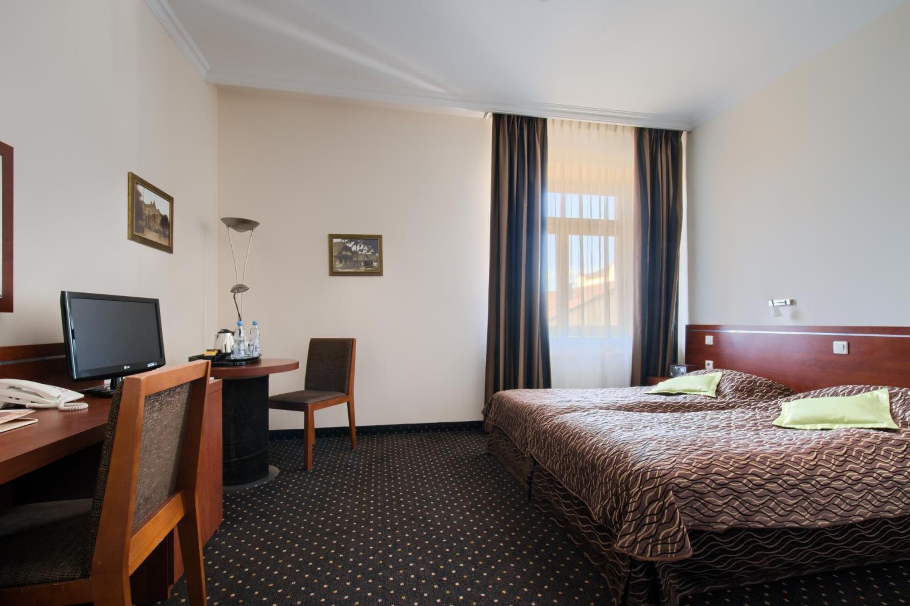 Double or Twin Room - Photo 2