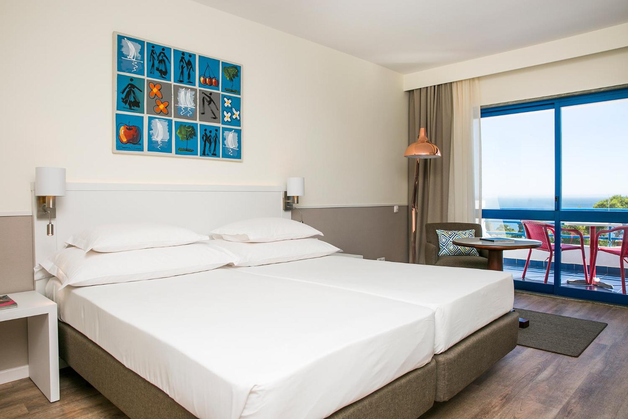 Deluxe Twin Room with Sea View - Photo 1