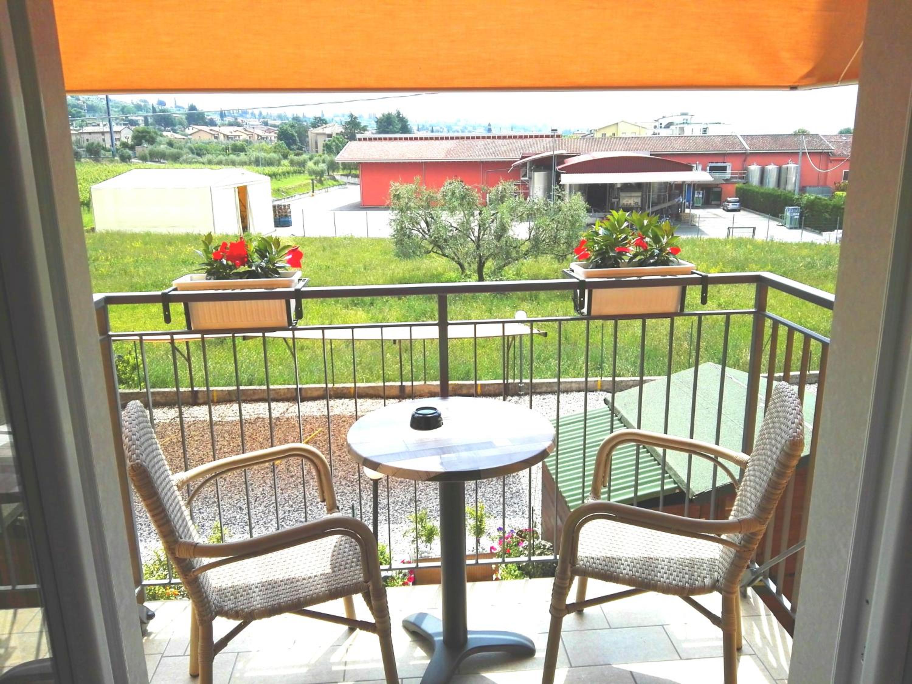 Double Room with Balcony - Photo 3