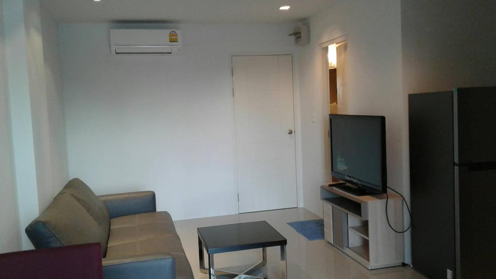 Apartment with Terrace - Photo 5