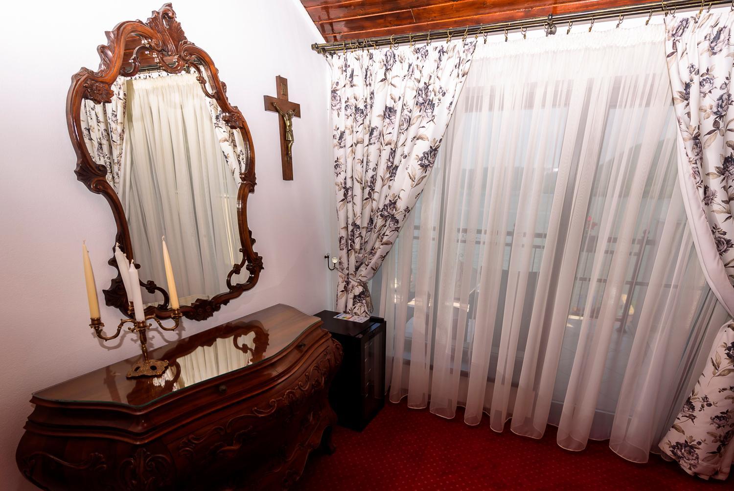 One-Bedroom Suite - Photo 8
