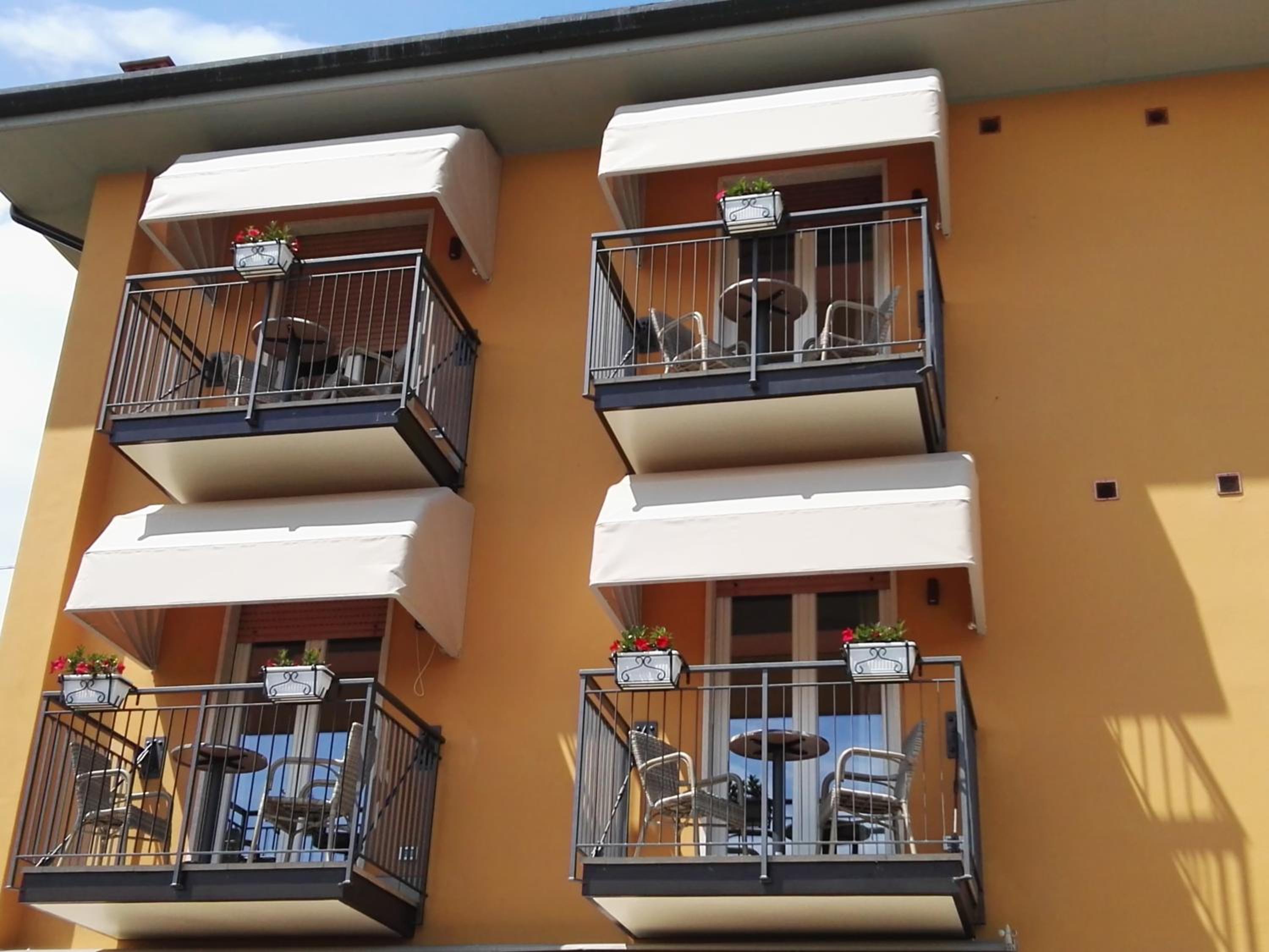 Double Room with Balcony - Photo 4