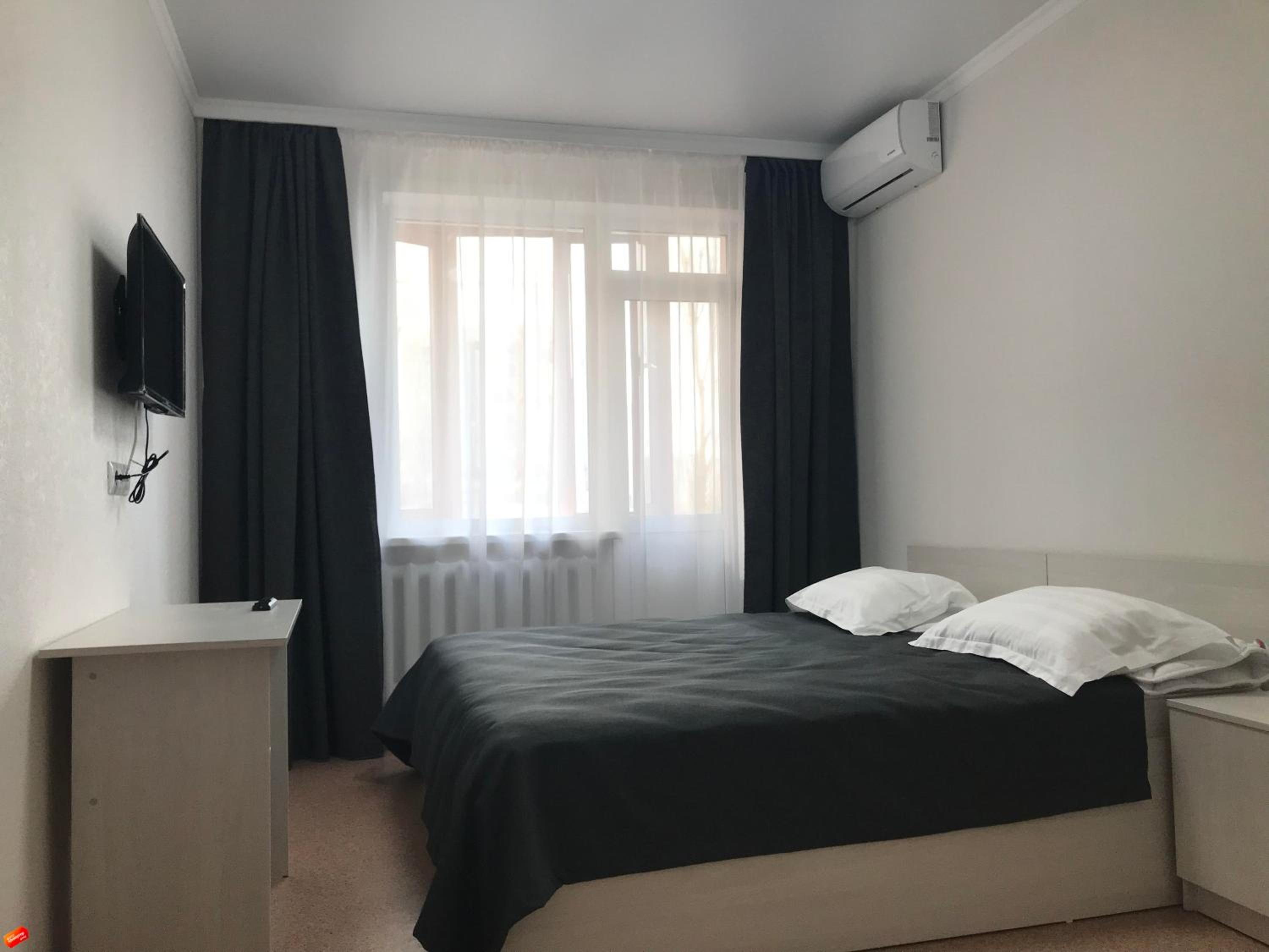Large Double or Twin Room photo 3