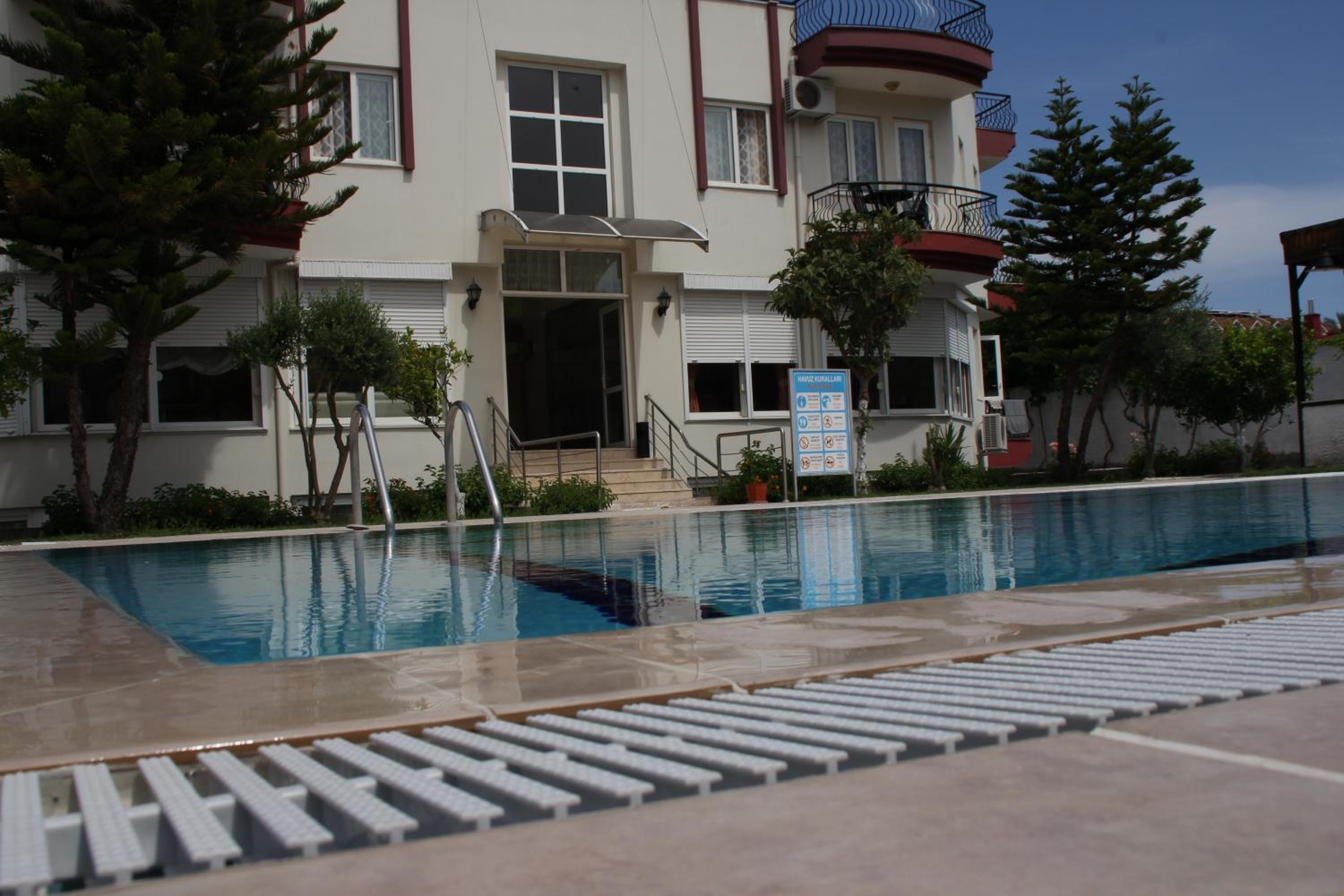 Suite with Pool View - Photo 16