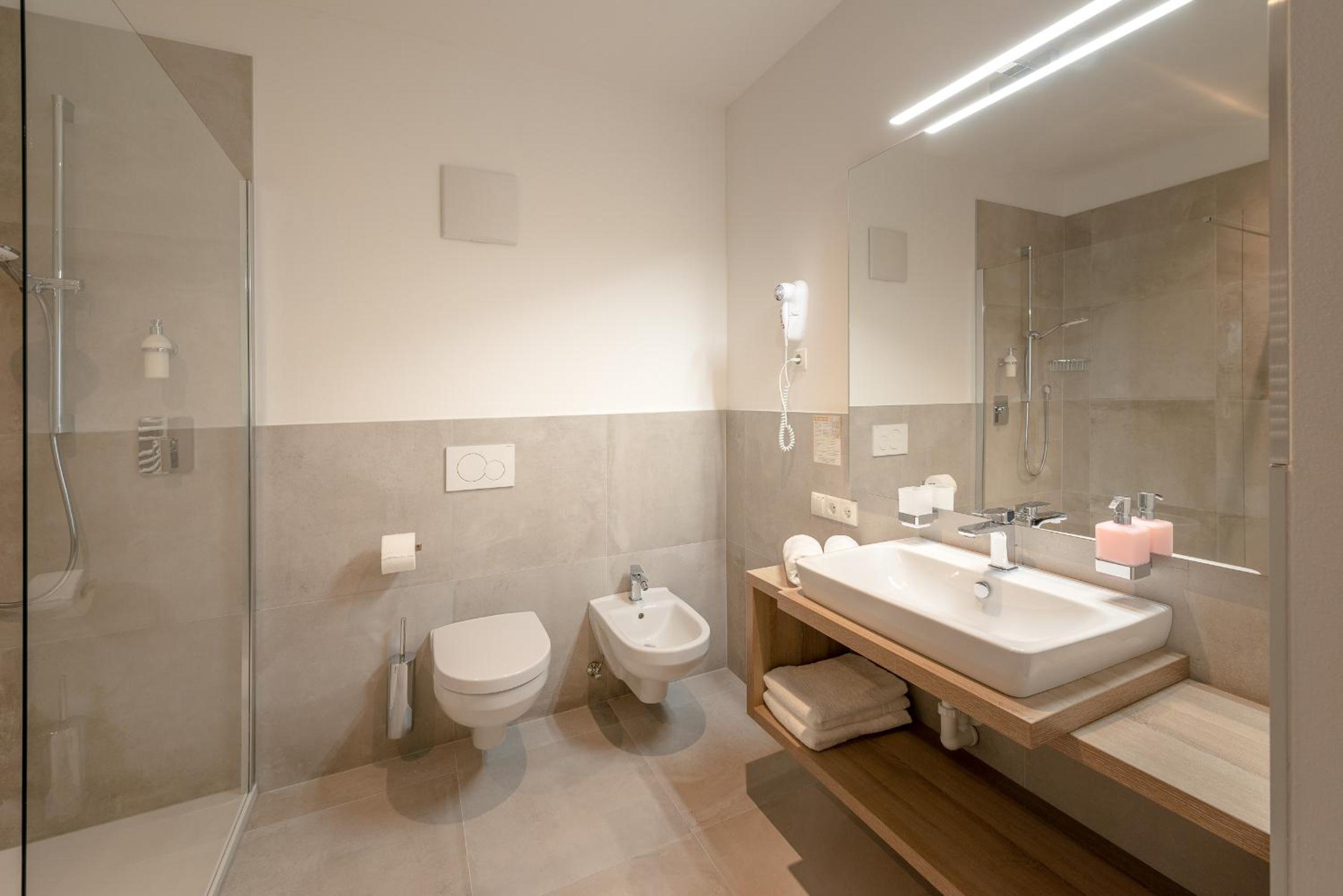 One-Bedroom Suite photo 3