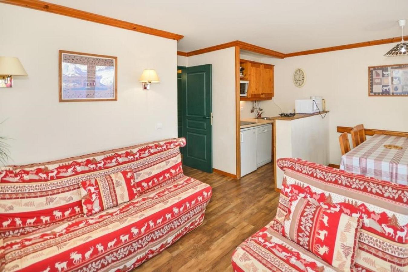 Select One-Bedroom Apartment (6 People) photo 3