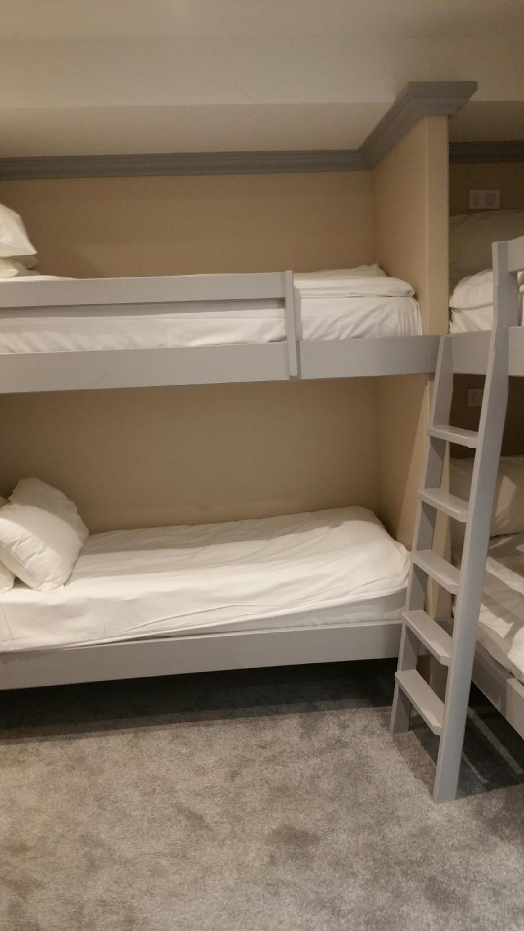 6 Bed Group Room photo 3