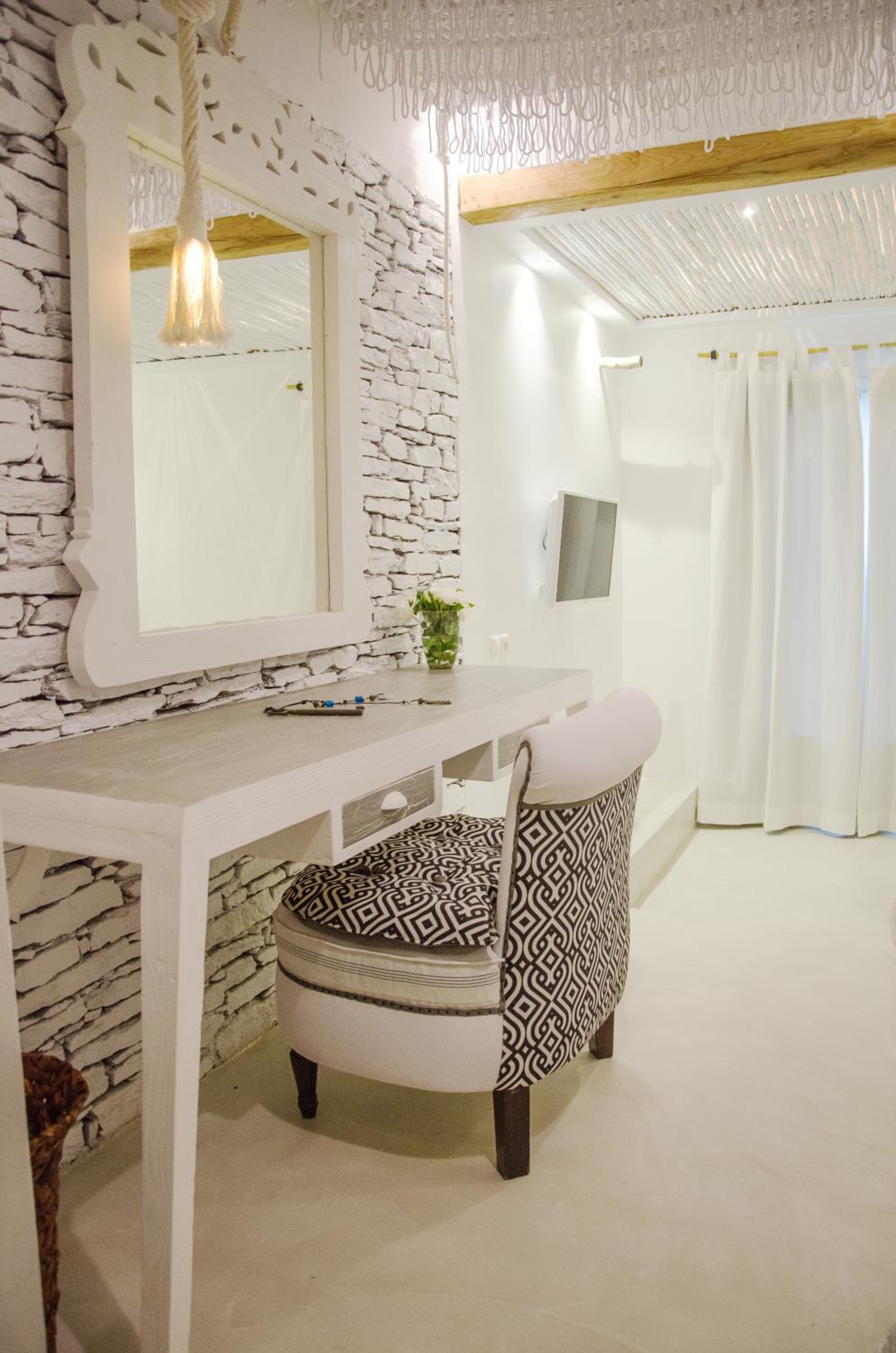 Deluxe Room with Sea View - Photo 16
