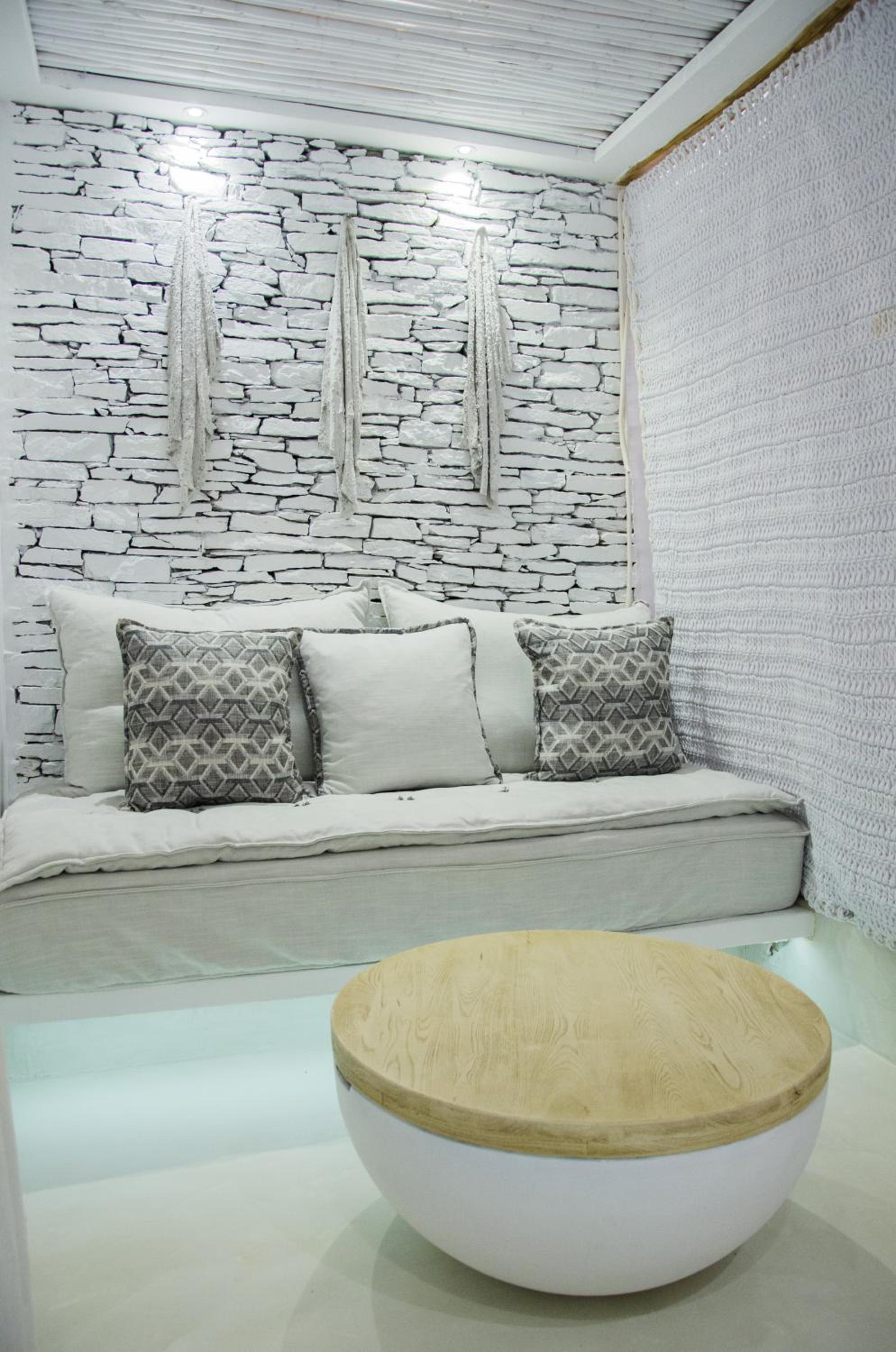 Deluxe Room with Sea View - Photo 9