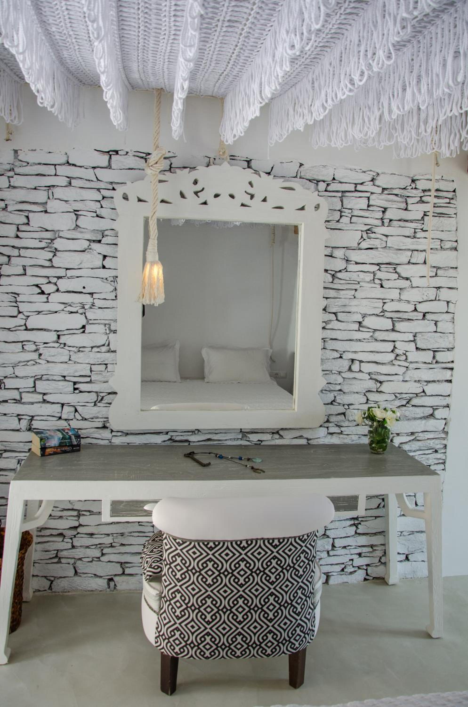 Deluxe Room with Sea View - Photo 19