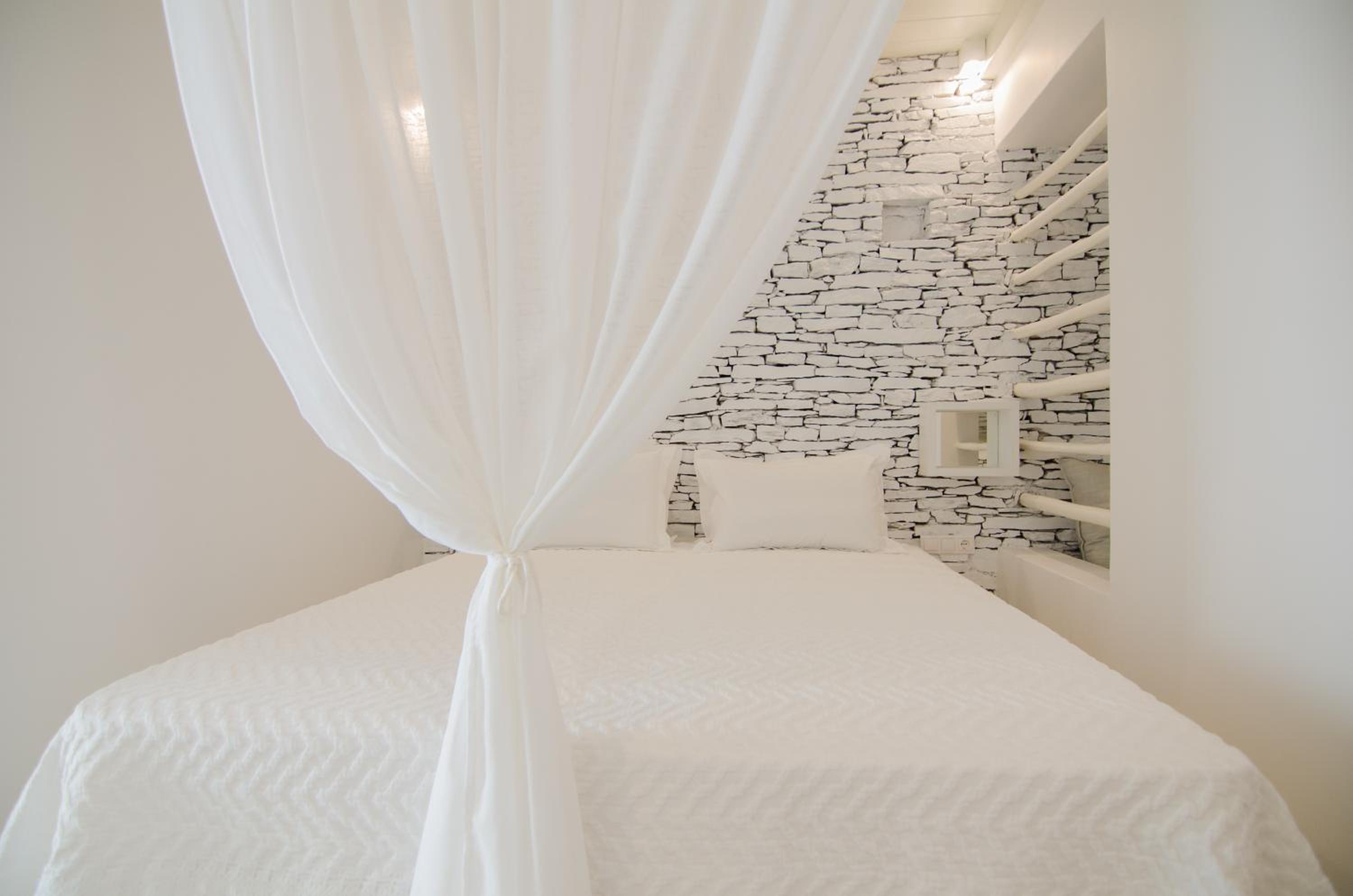 Deluxe Room with Sea View - Photo 11
