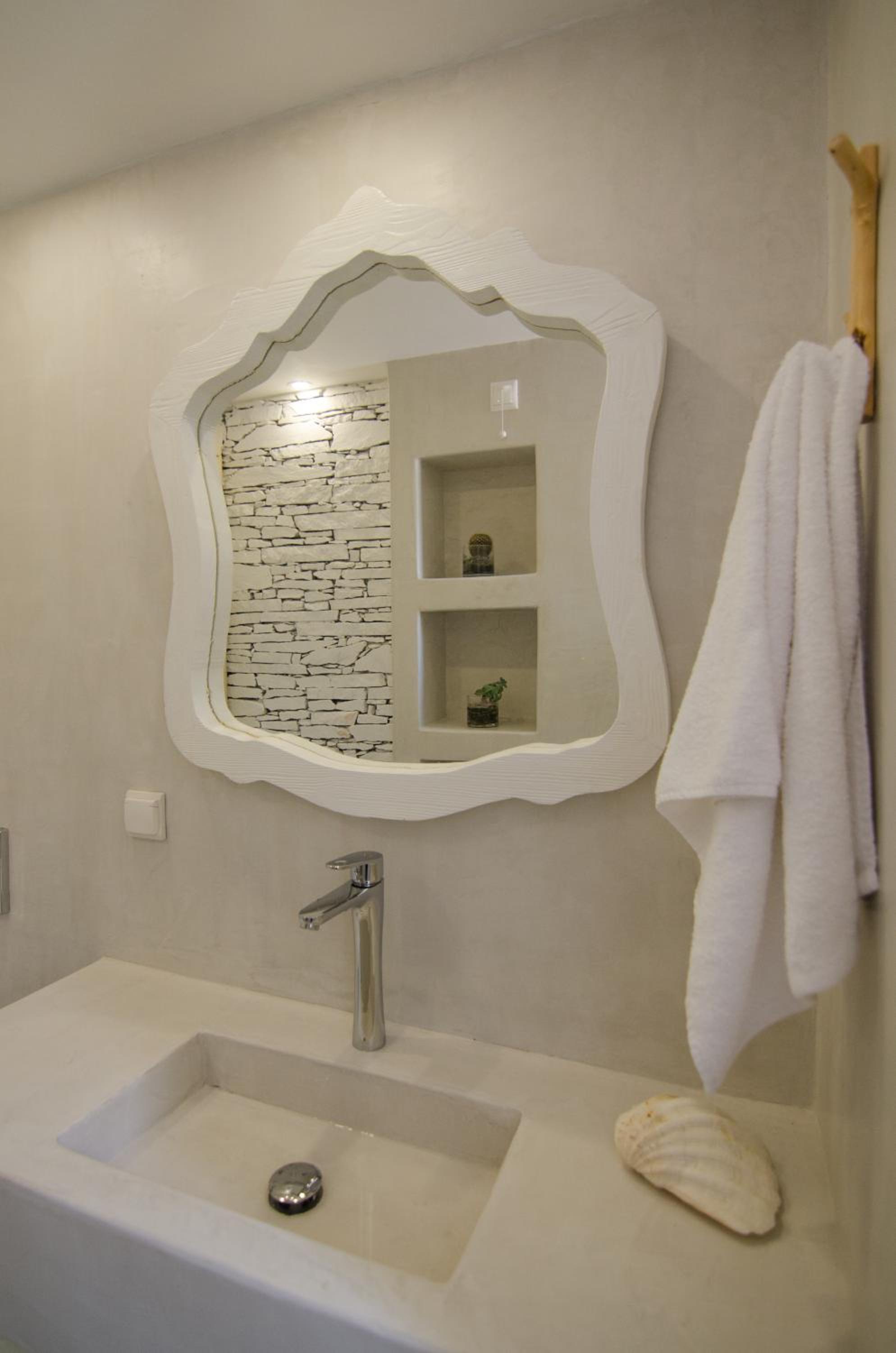 Deluxe Room with Sea View - Photo 4