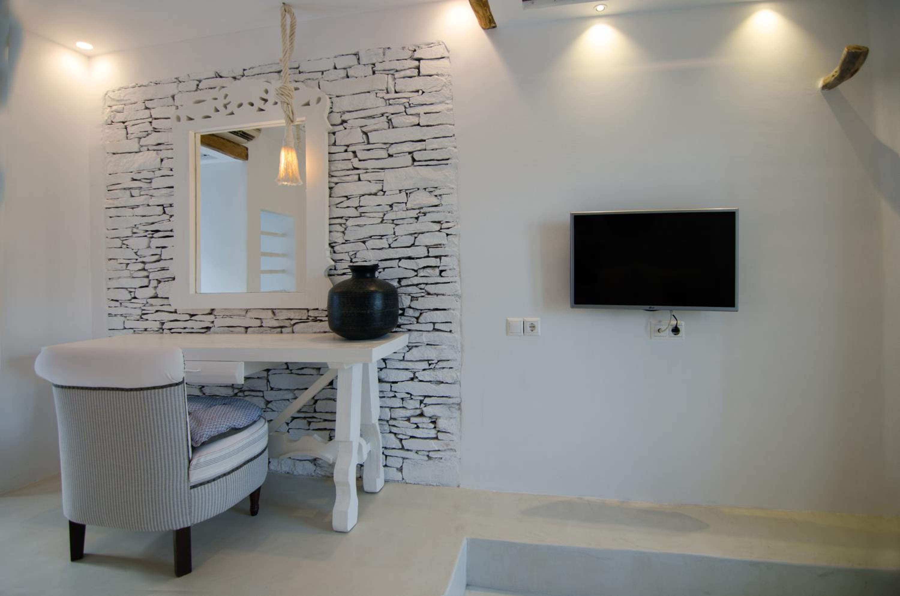 Deluxe Room with Sea View - Photo 15