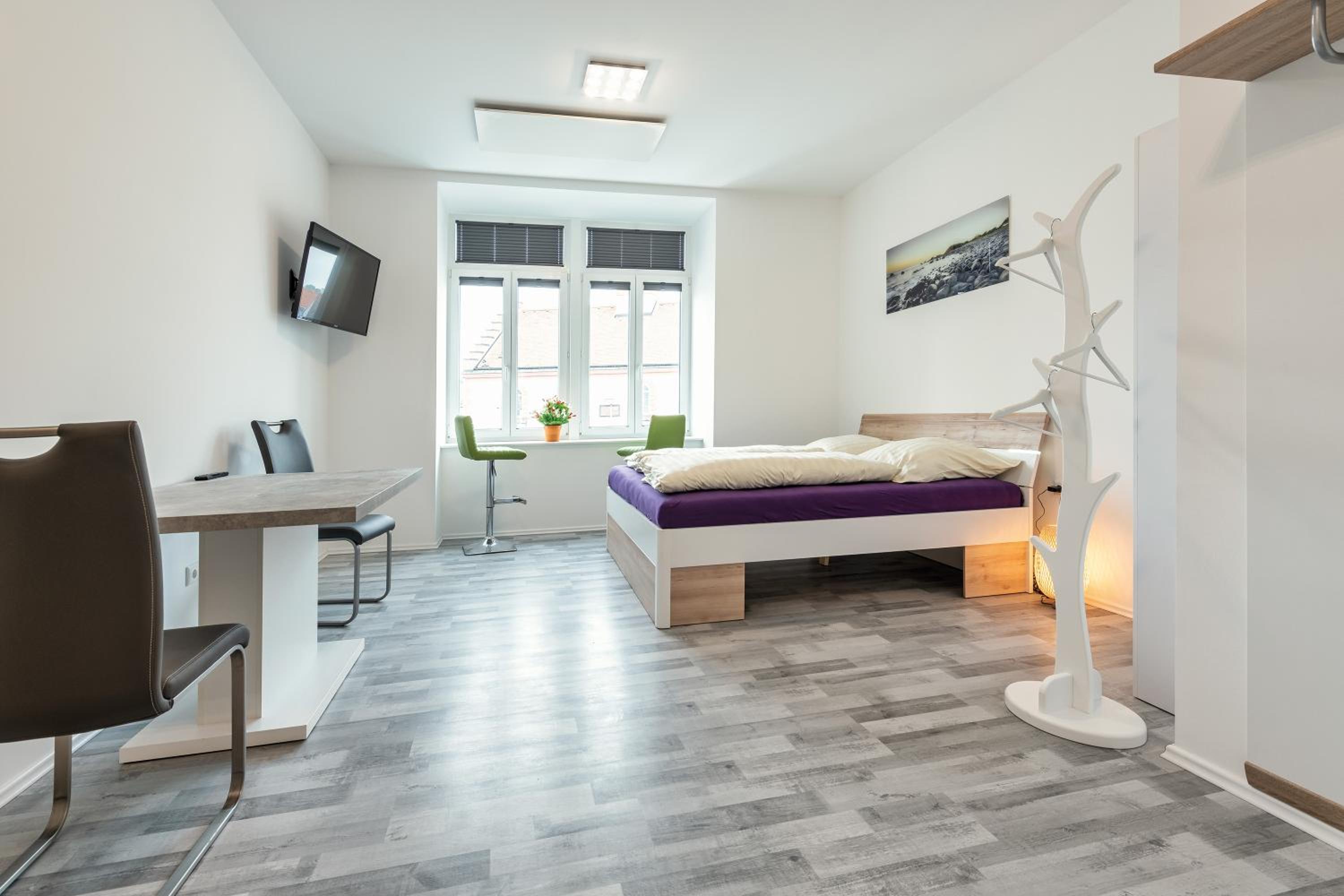 Studio Apartment with City View - Photo 1