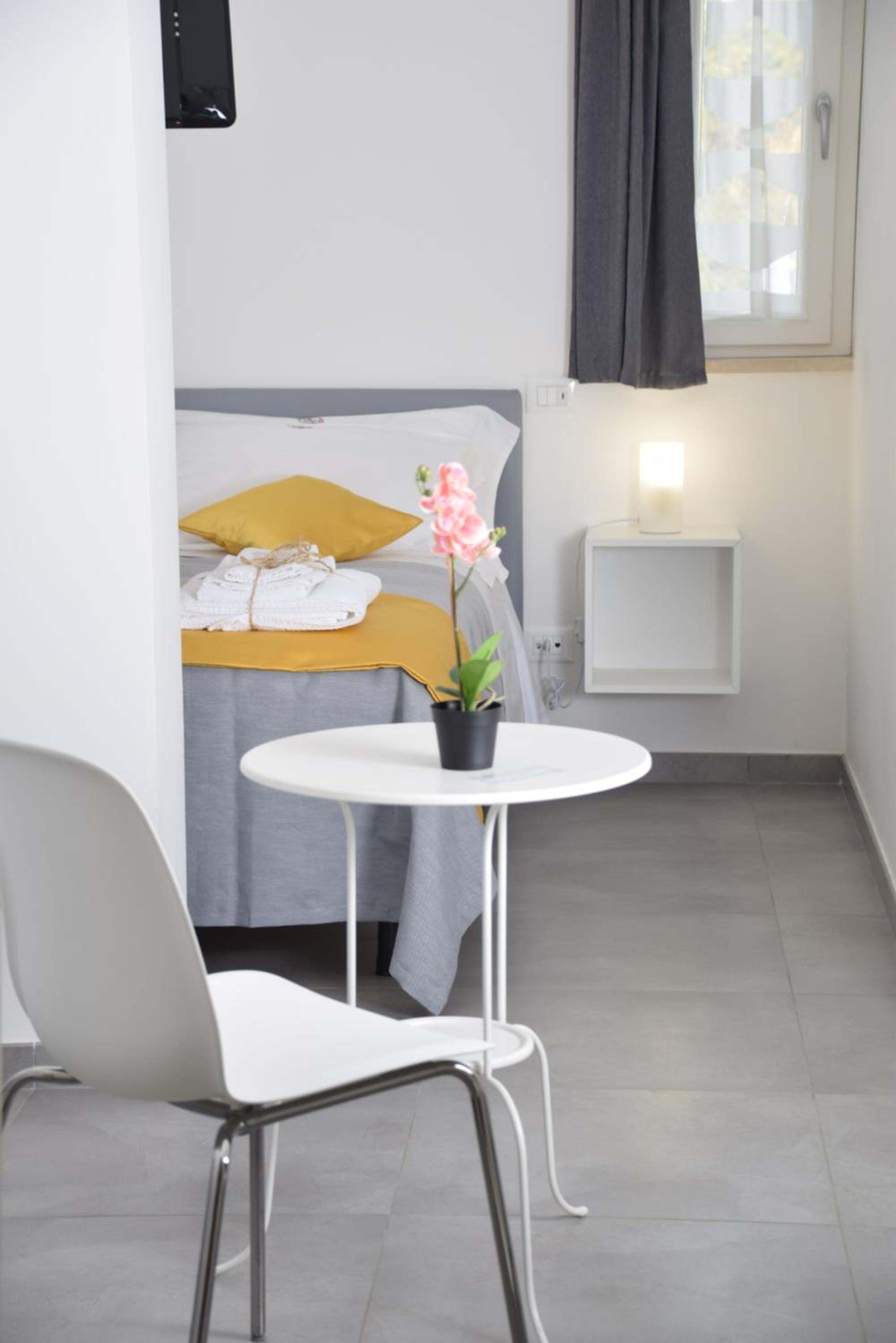 Single Room with Private Bathroom photo 1