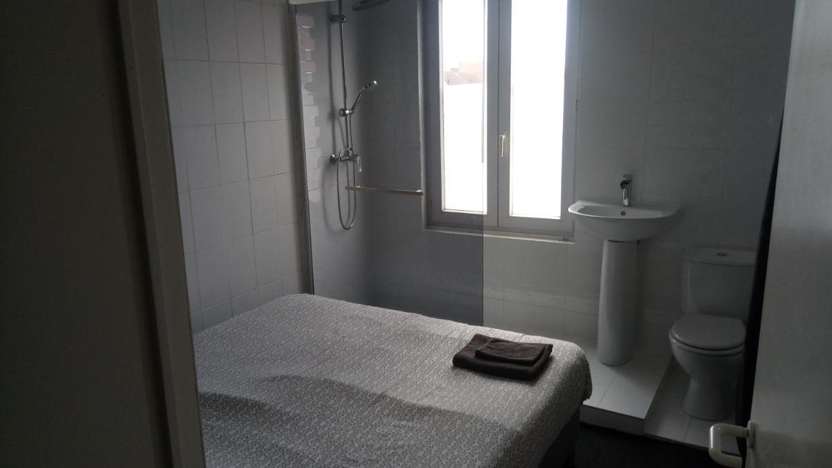 Double Room with Private Bathroom photo 1