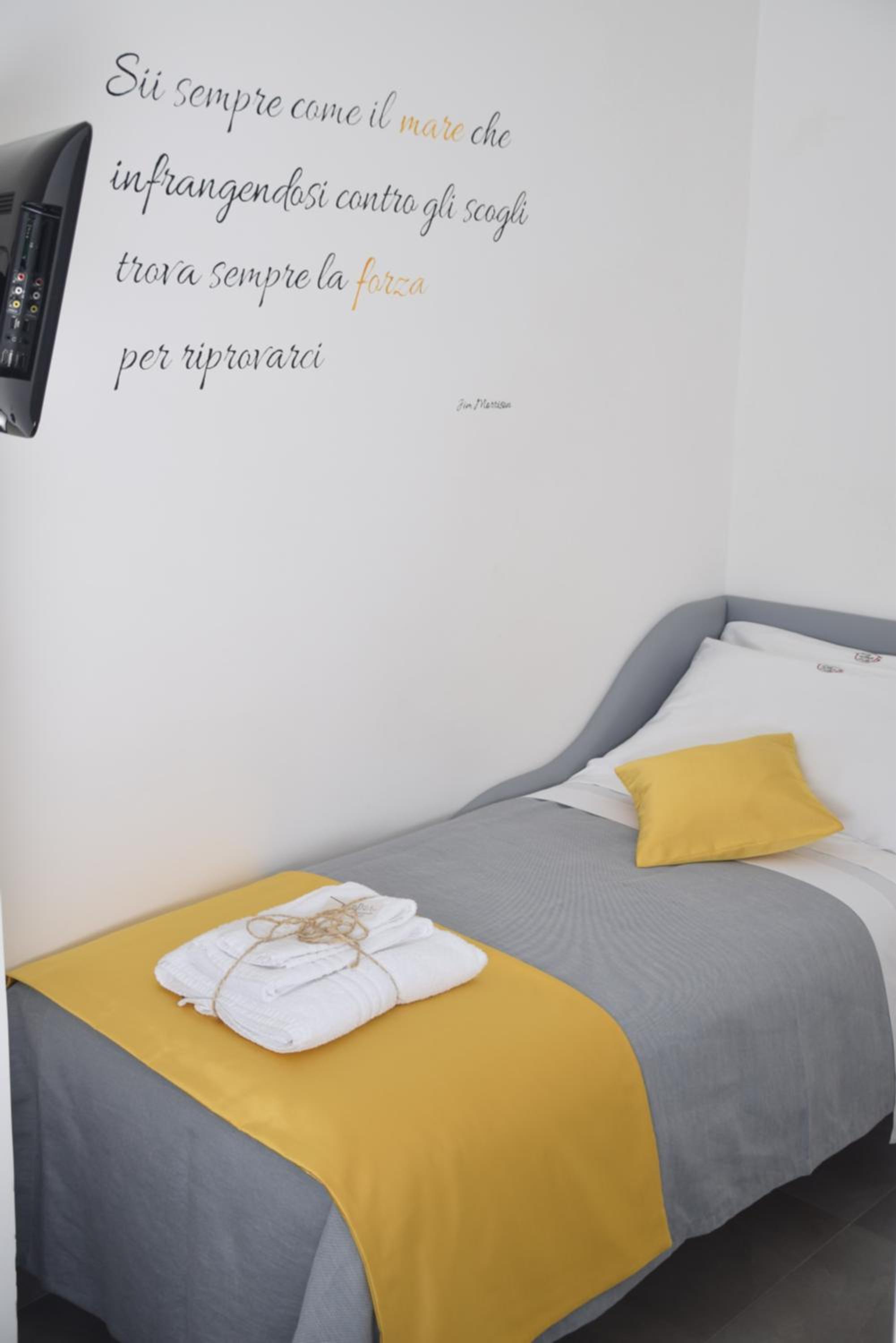 Single Room with Private Bathroom photo 3