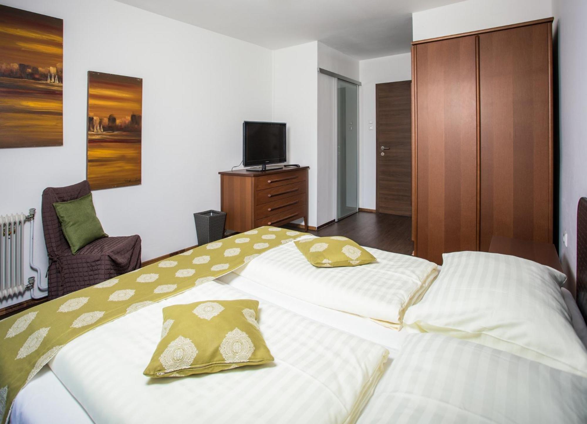 Double Room with Balcony and Lake View photo 2