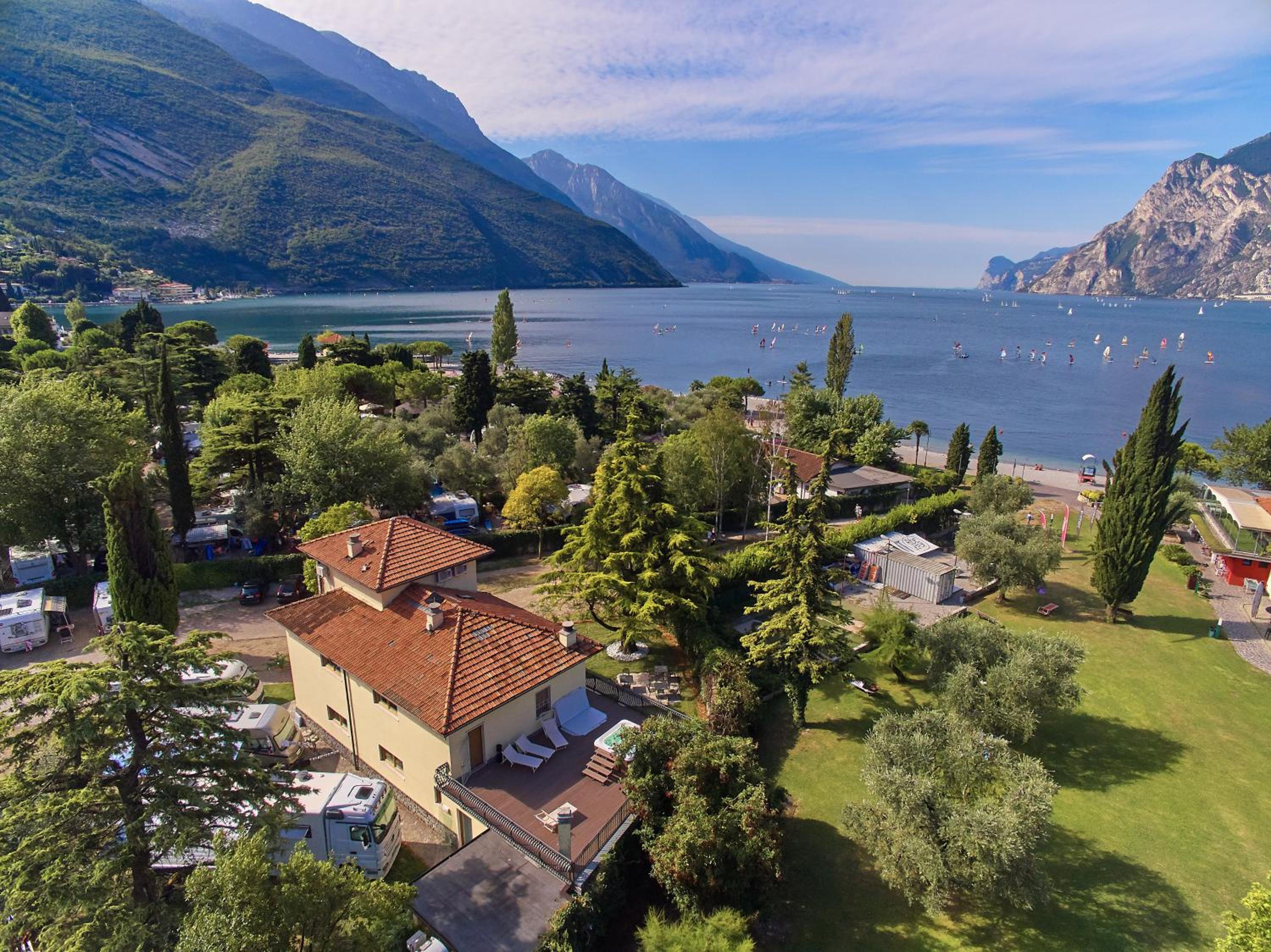 Deluxe Double or Twin Room with Garden View photo 2