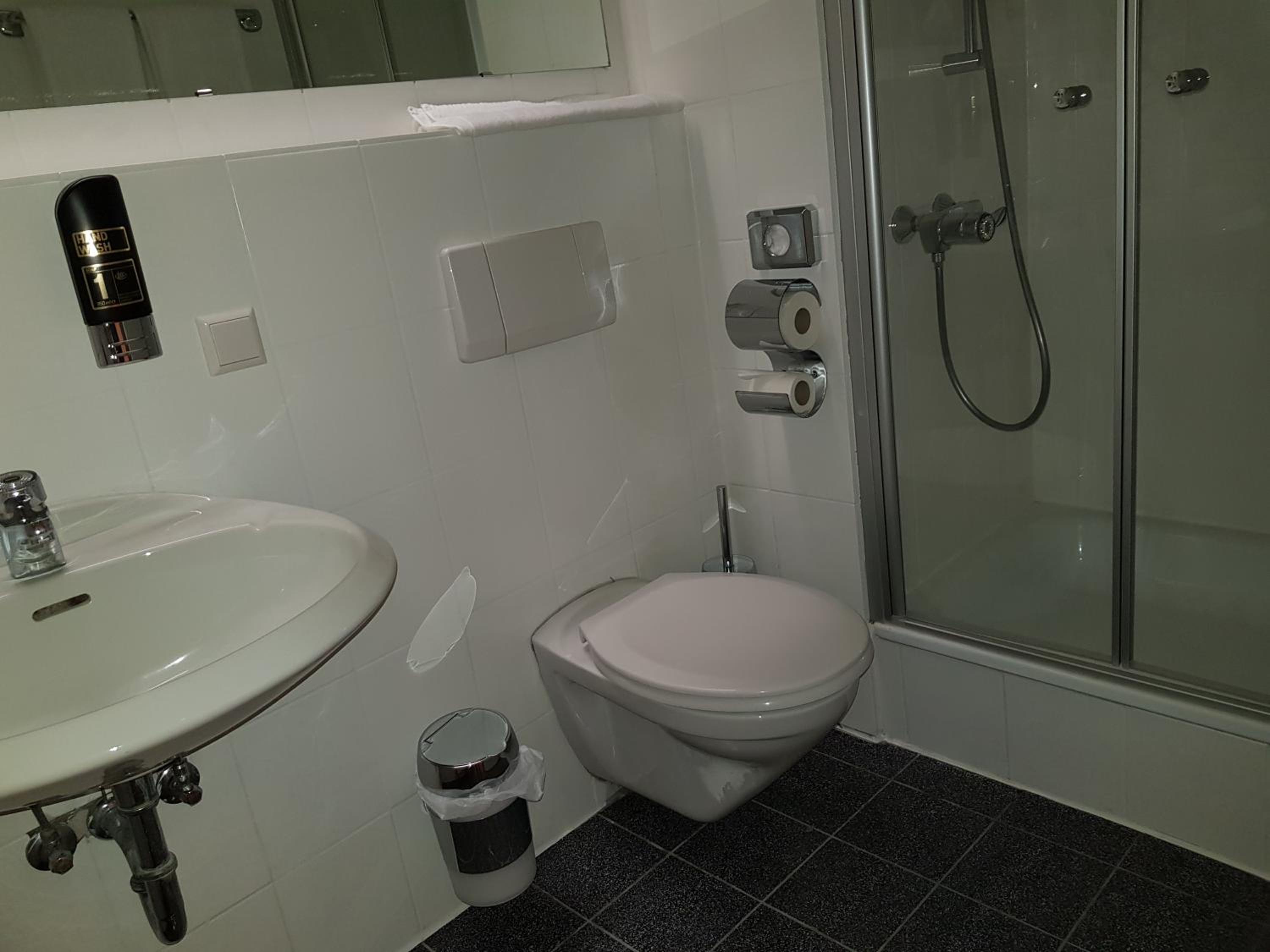 Superior Double or Twin Room - Photo 10