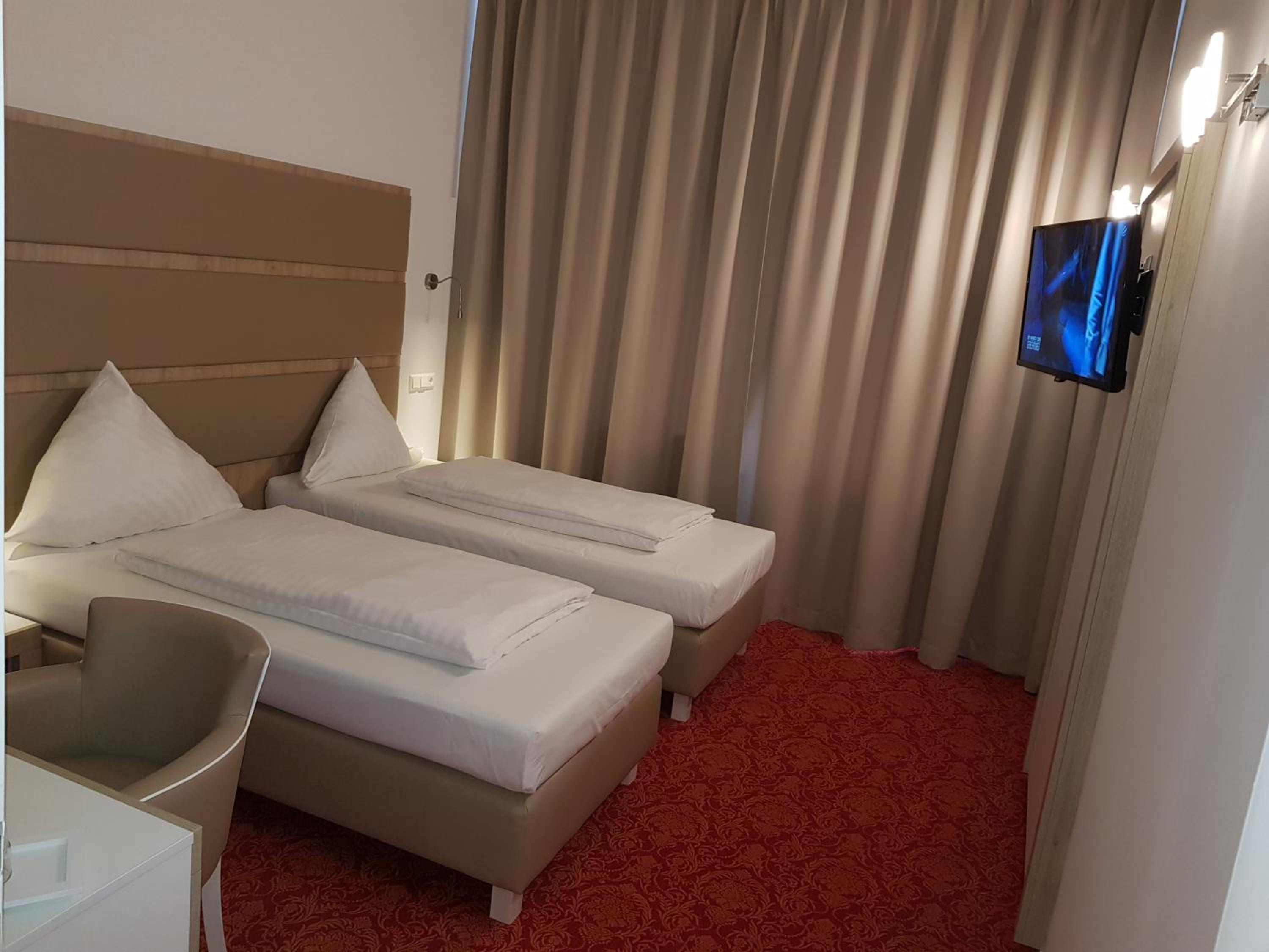 Superior Double or Twin Room - Photo 15