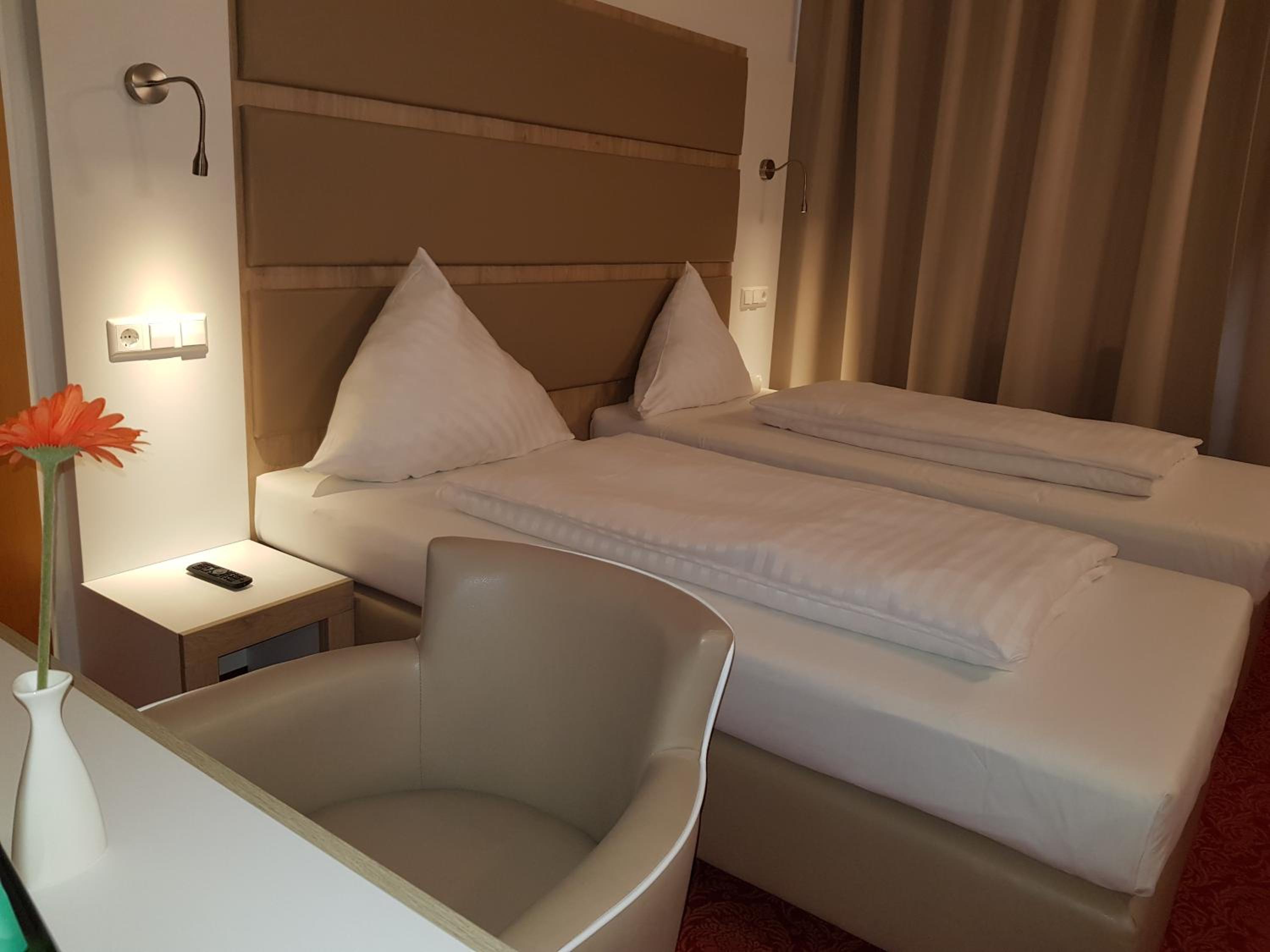 Superior Double or Twin Room - Photo 12