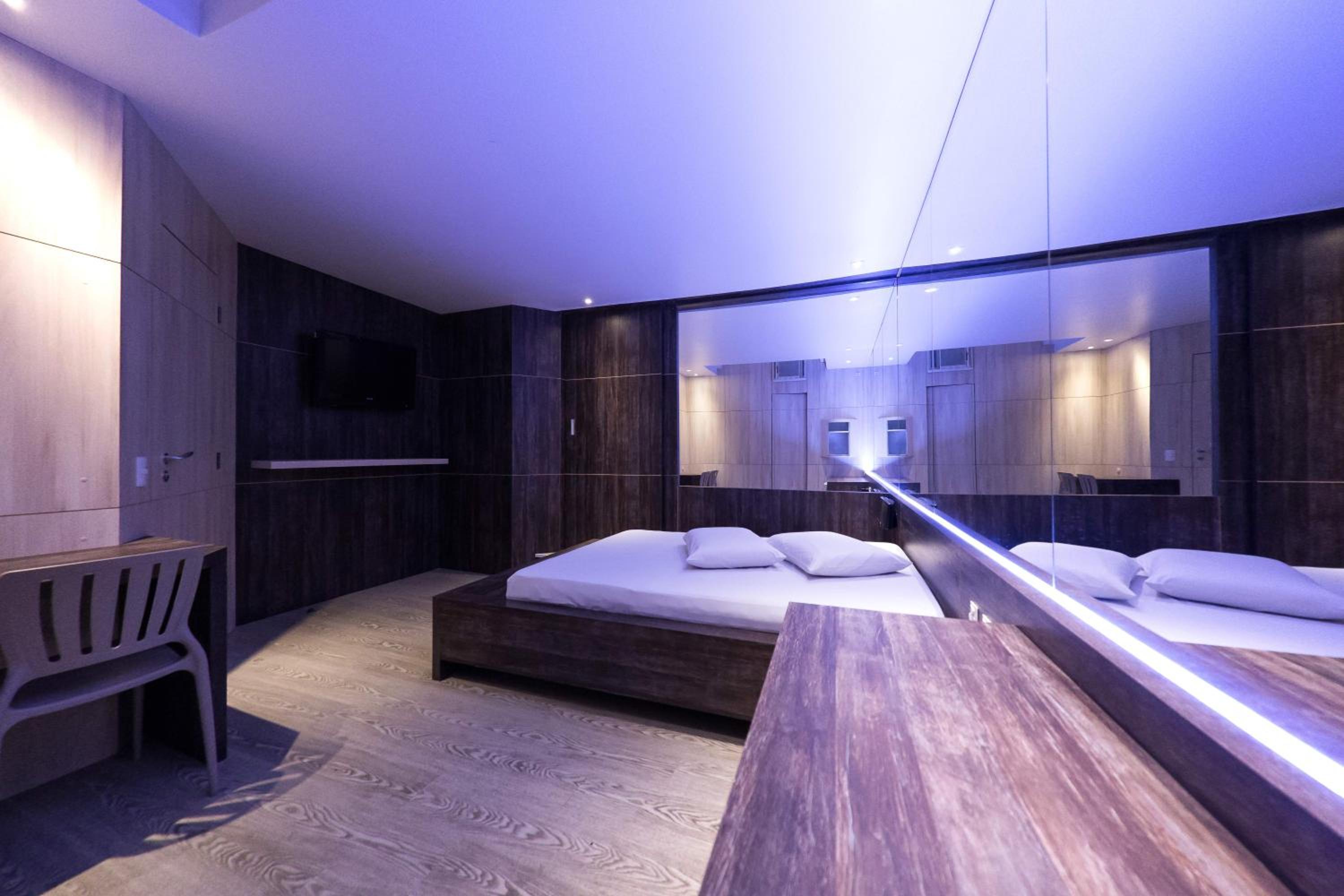 Suite with Hot Tub