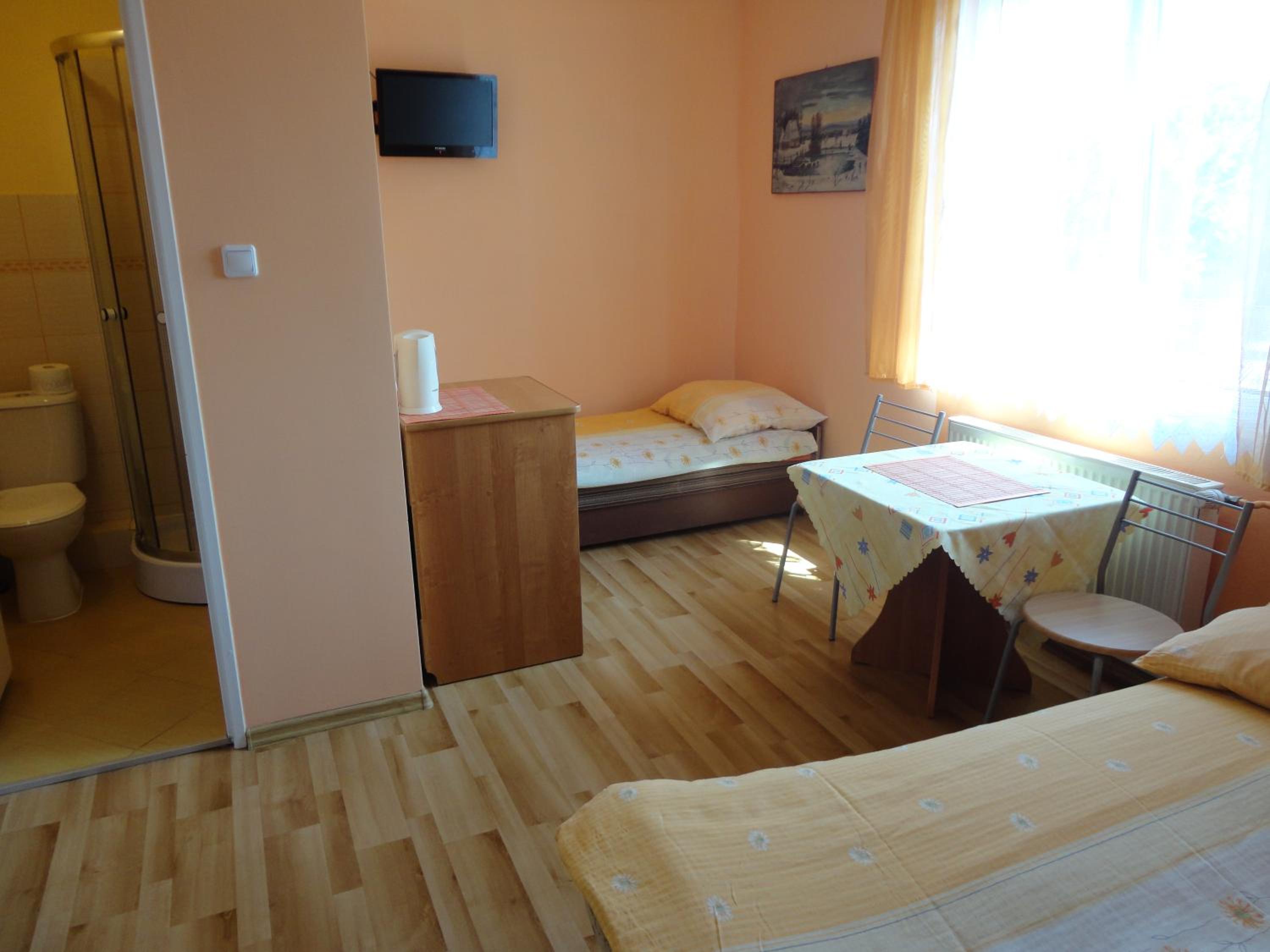 Triple Room with Bathroom photo 2