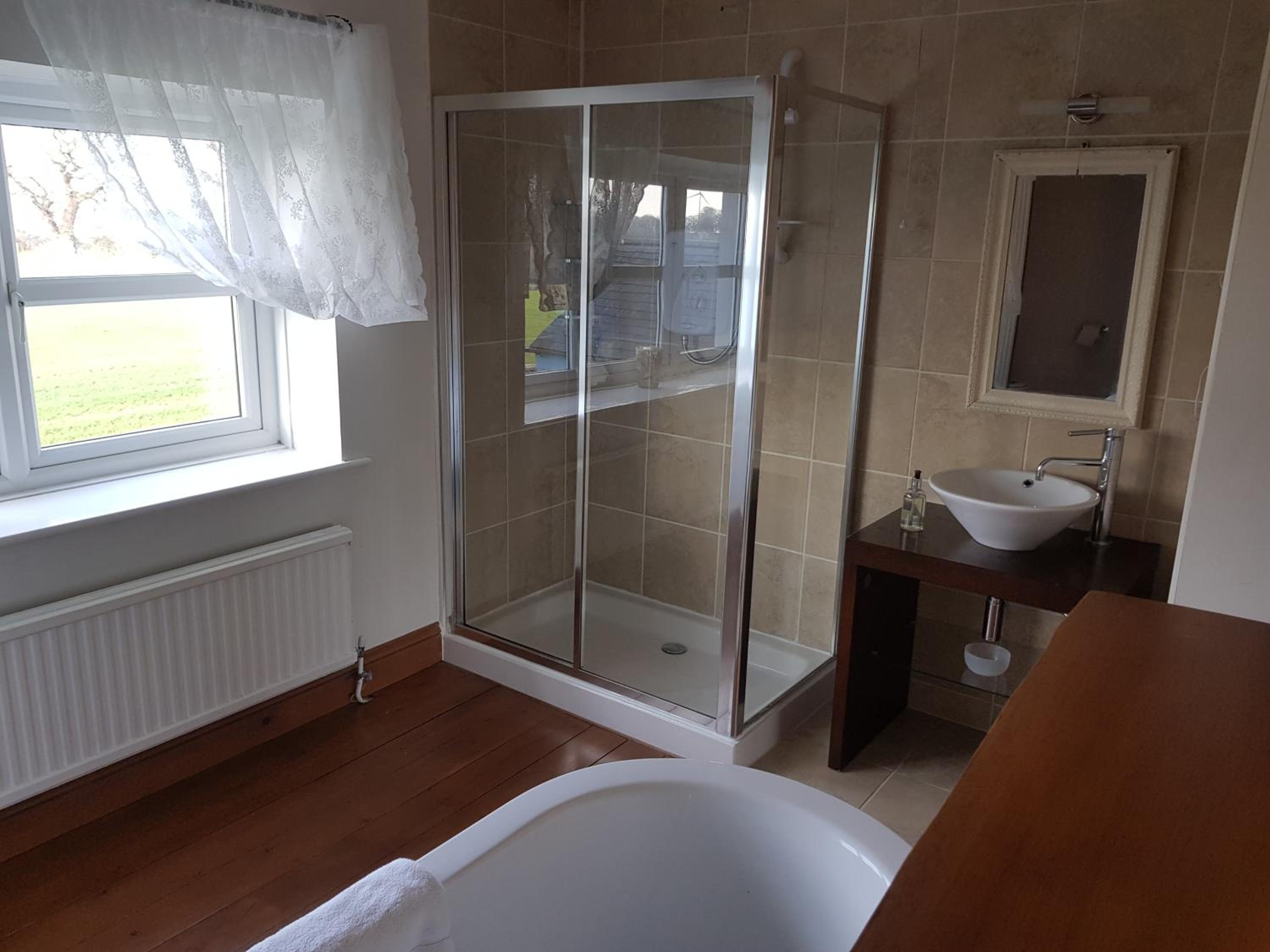 Double Room with Private Bathroom - Photo 15