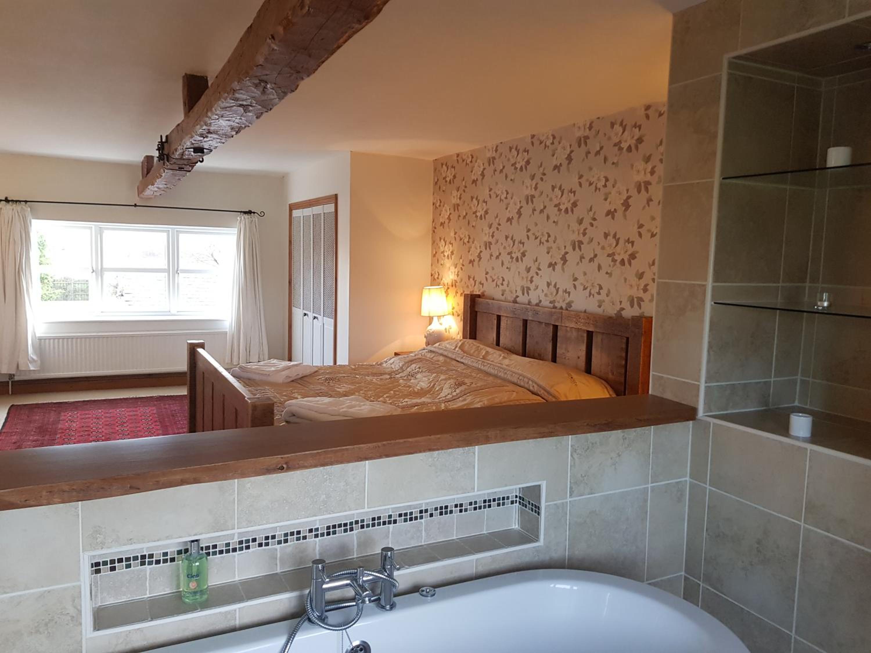 Double Room with Private Bathroom - Photo 14