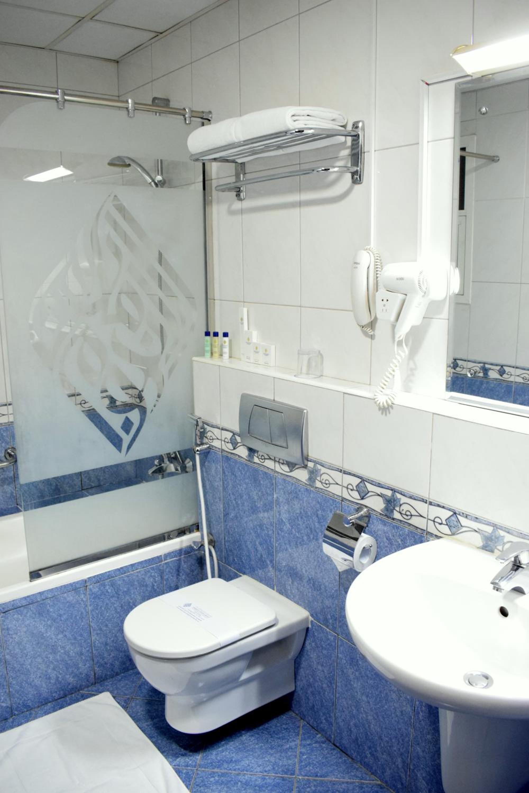 Luxury One-Bedroom Apartment photo 3