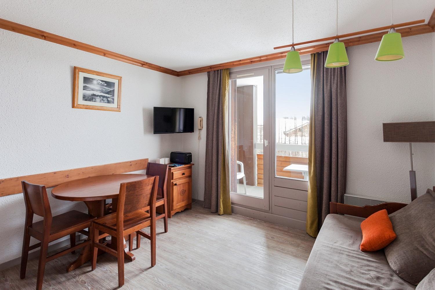 Select Studio (4 People)