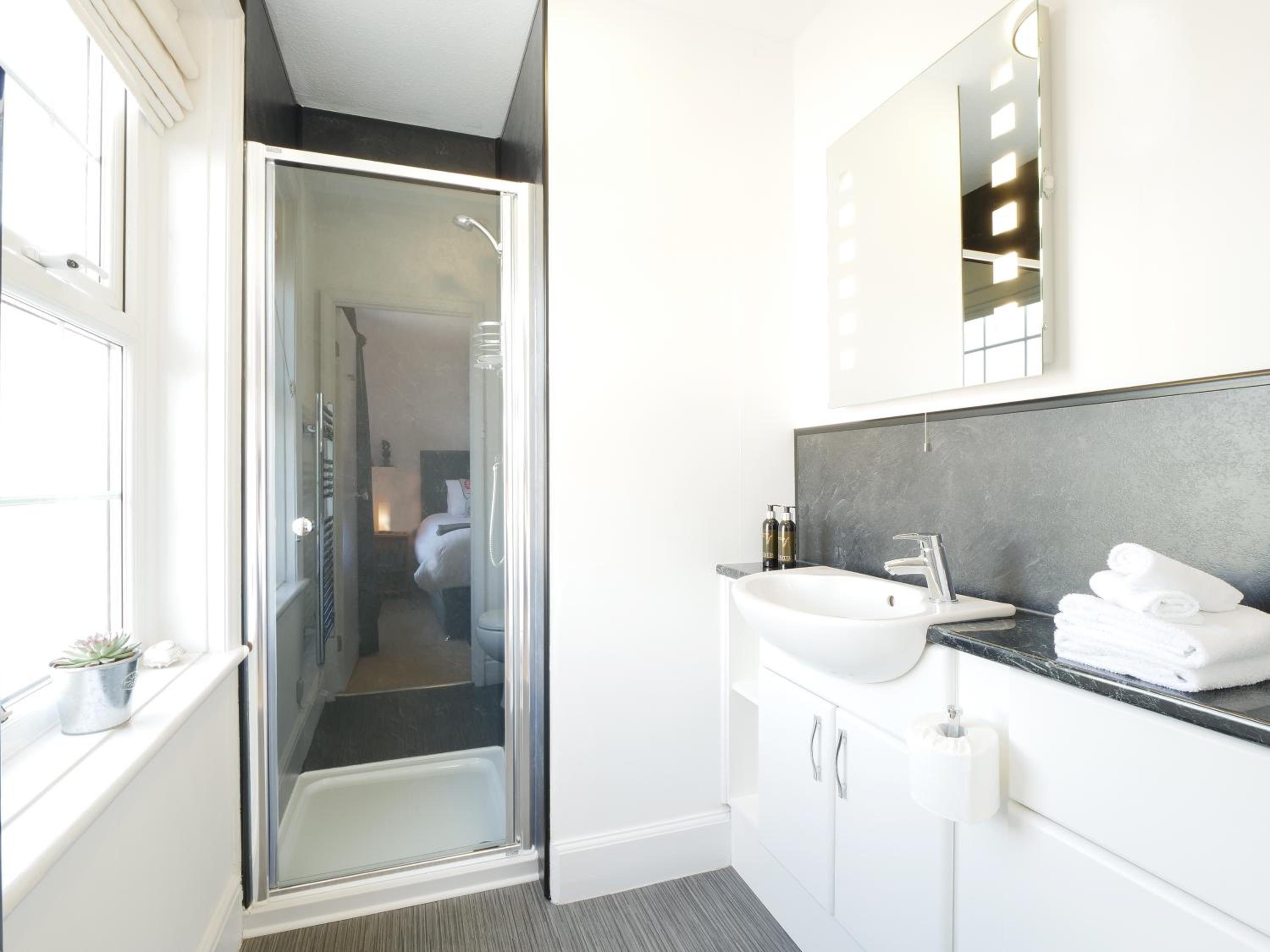 Deluxe Double Room with Shower photo 2