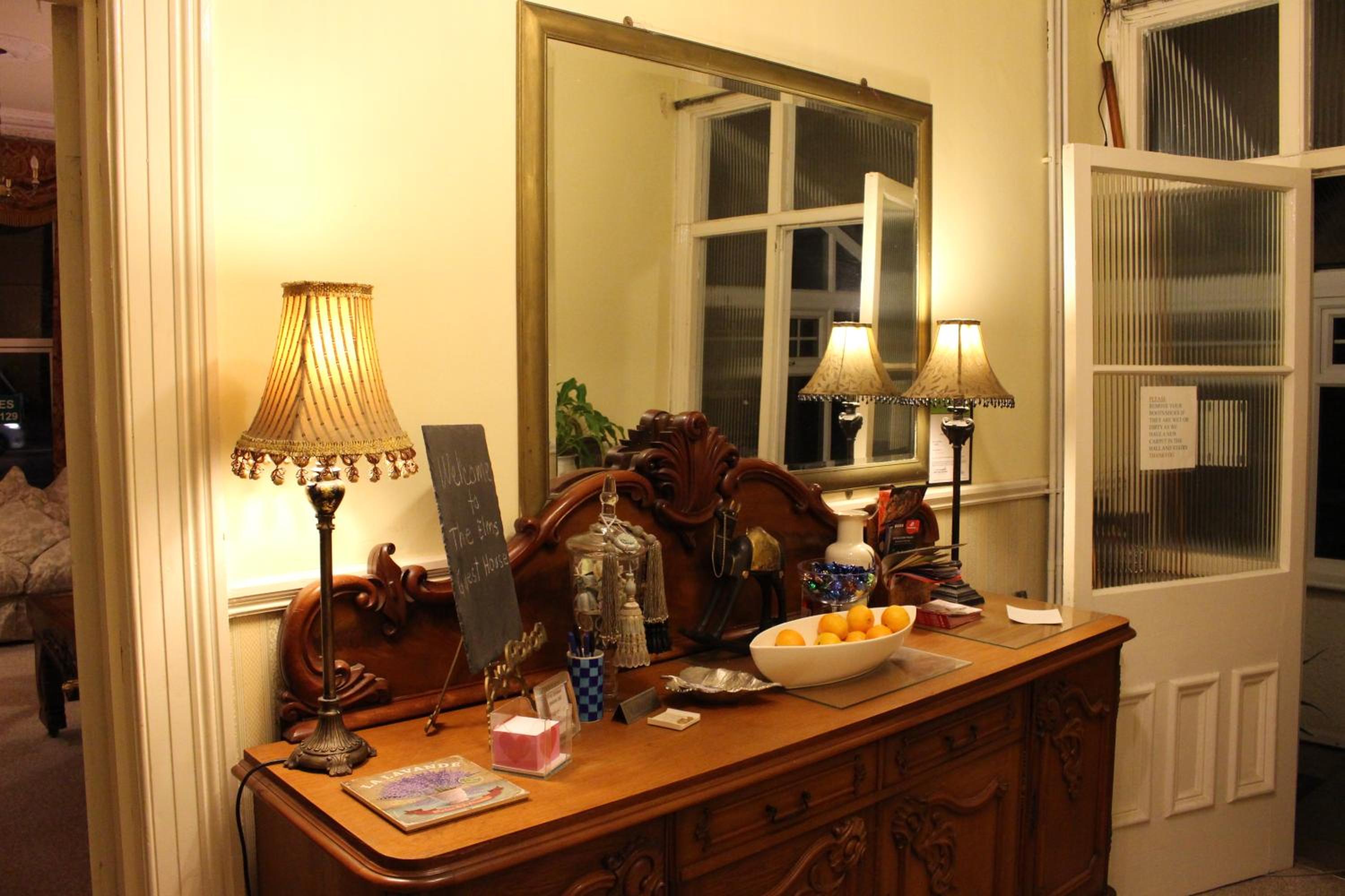 Standard Twin Room - Photo 6